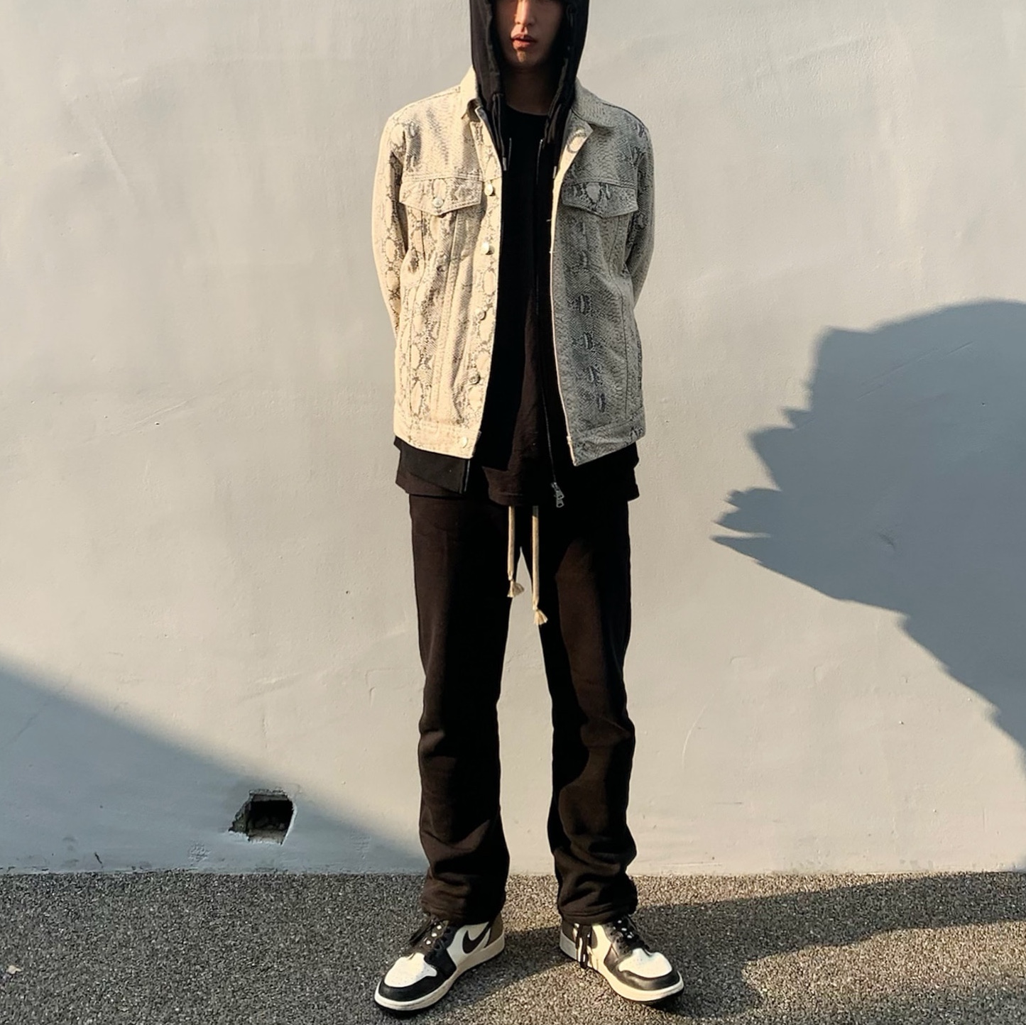 Jordan 1 Retro High OG Black Mocha 착용 스타일 - 1
