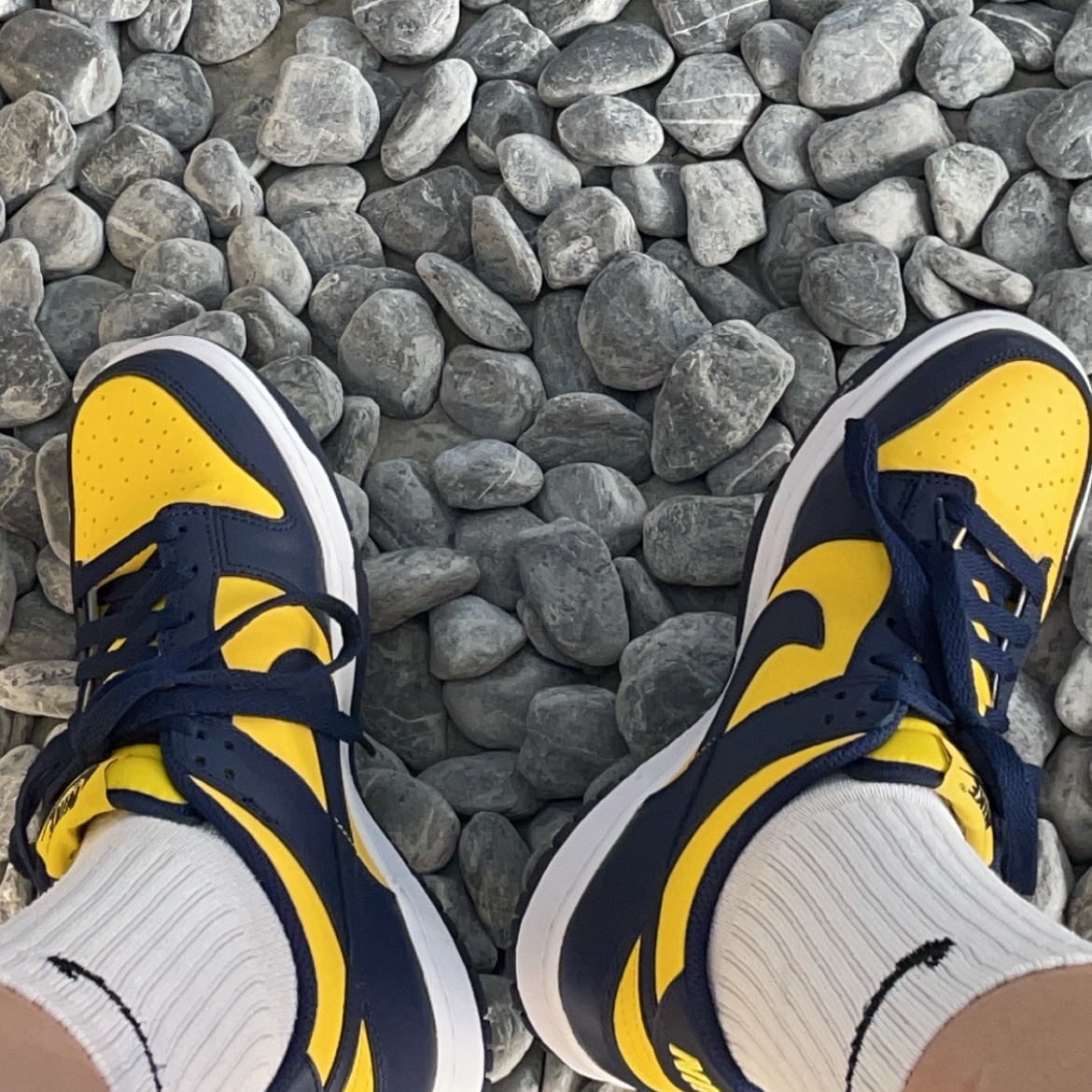 Nike Dunk Low Retro Varsity Maize 착용 스타일
