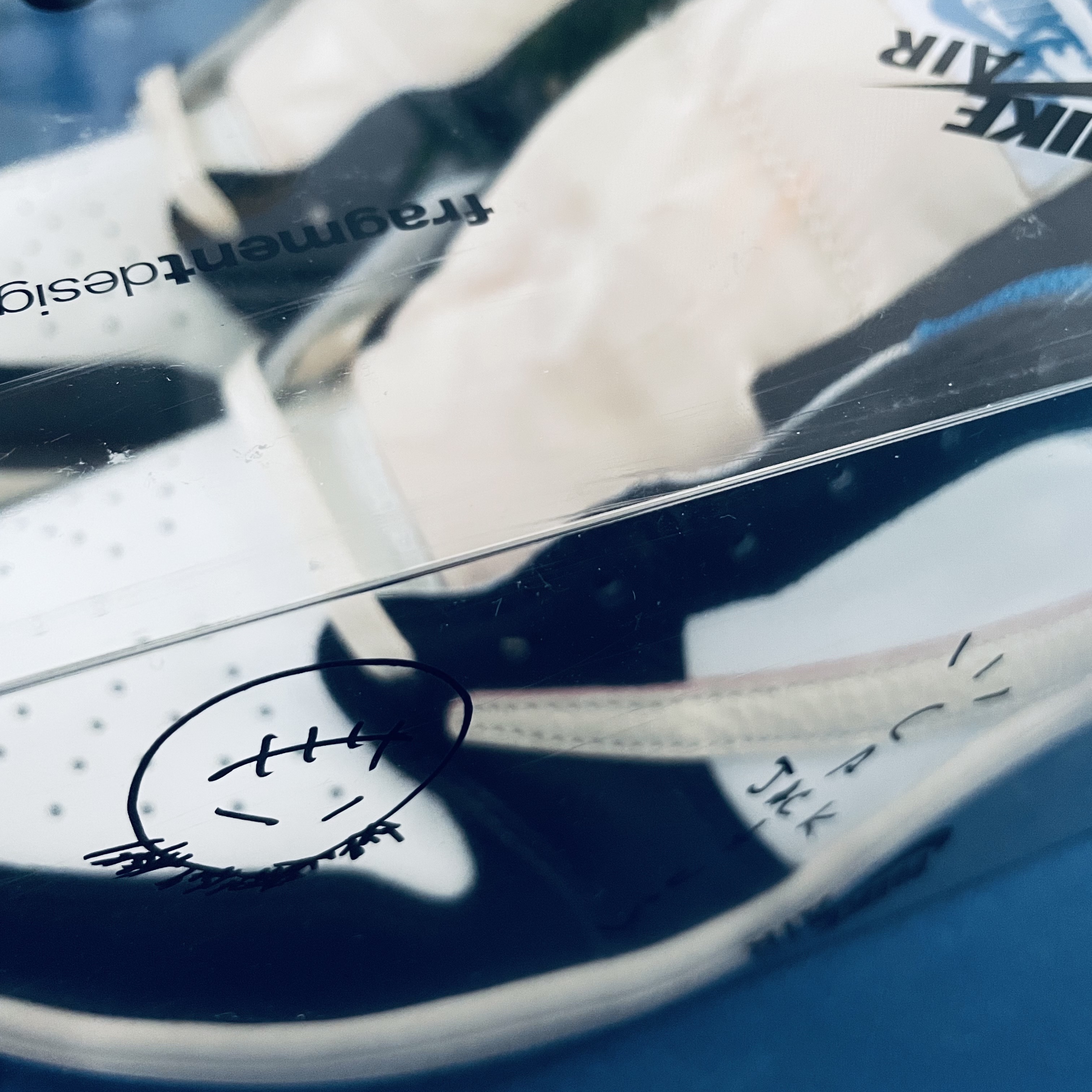 Jordan 1 x Travis Scott x Fragment Retro Low OG SP Military Blue 착용 스타일 - 1