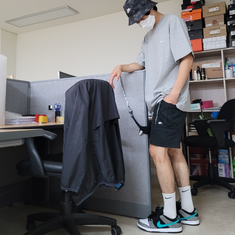 Nike NRG Solo Swoosh T-Shirt Dark Grey Heather - US/EU, Nike SB Dunk Low Pro Clear Jade 착용 스타일