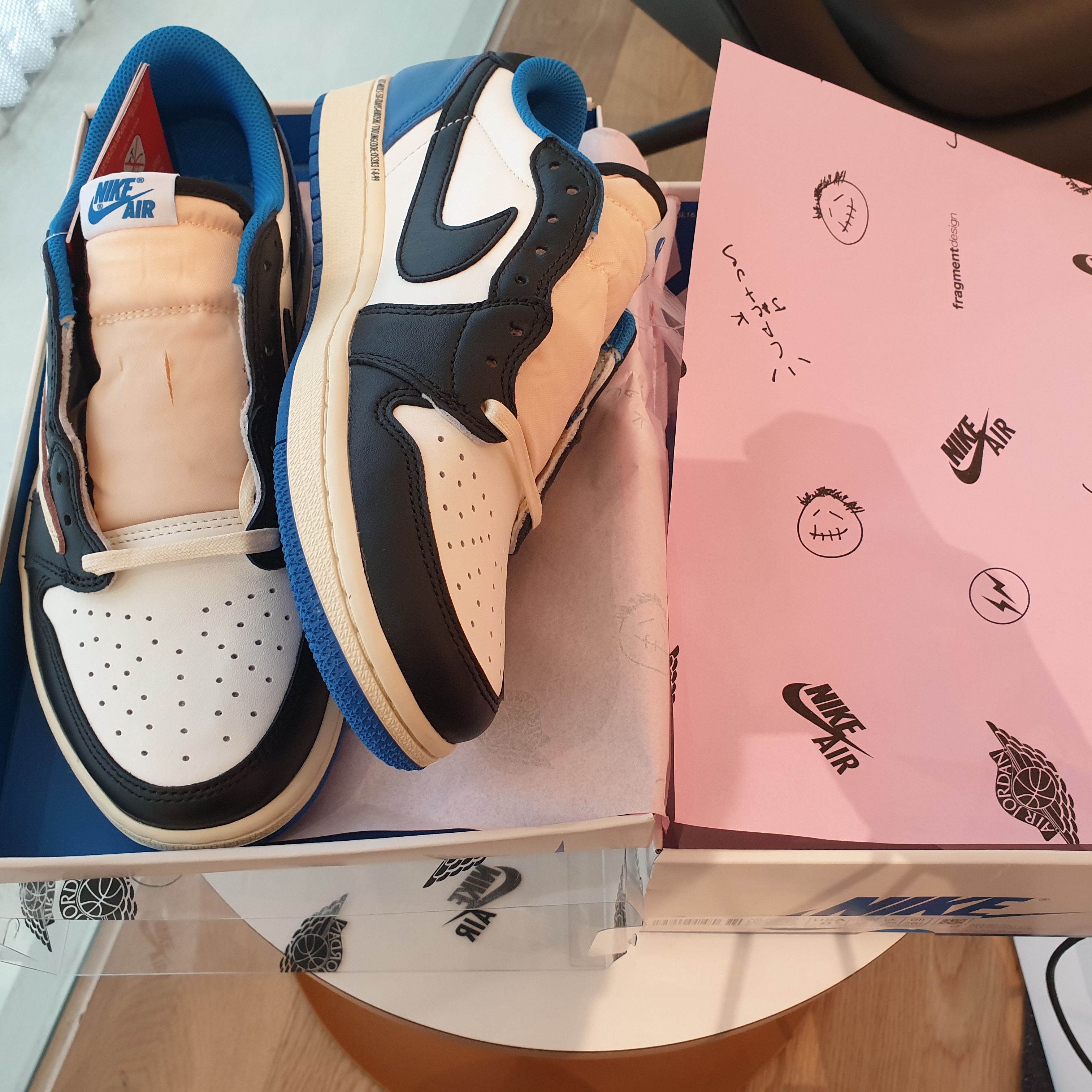 Jordan 1 x Travis Scott x Fragment Retro Low OG SP Military Blue 착용 스타일
