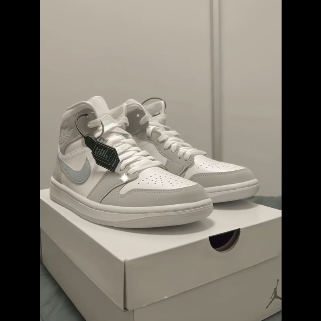 (W) Jordan 1 Mid Wolf Grey 착용 스타일 - 1