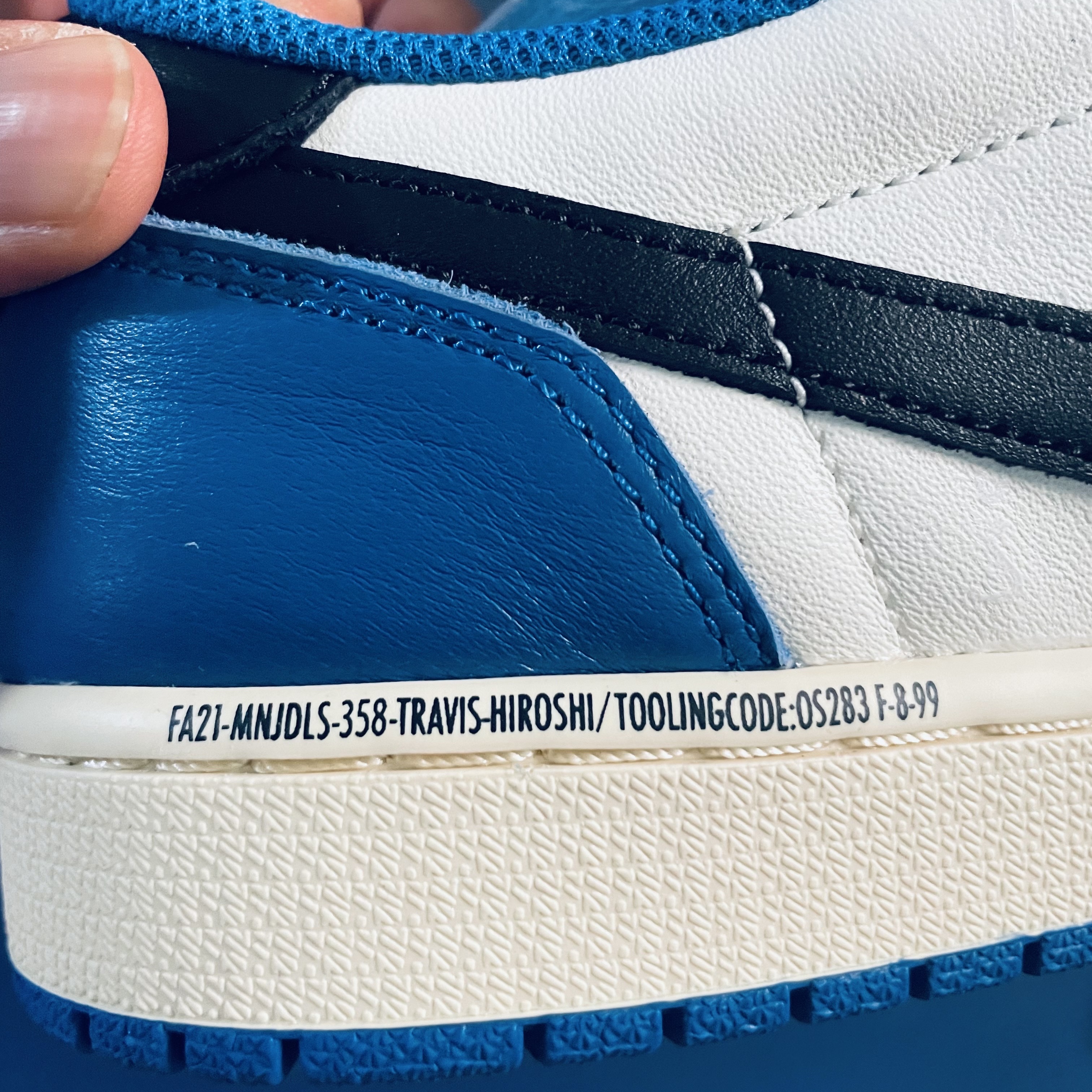 Jordan 1 x Travis Scott x Fragment Retro Low OG SP Military Blue 착용 스타일 - 2