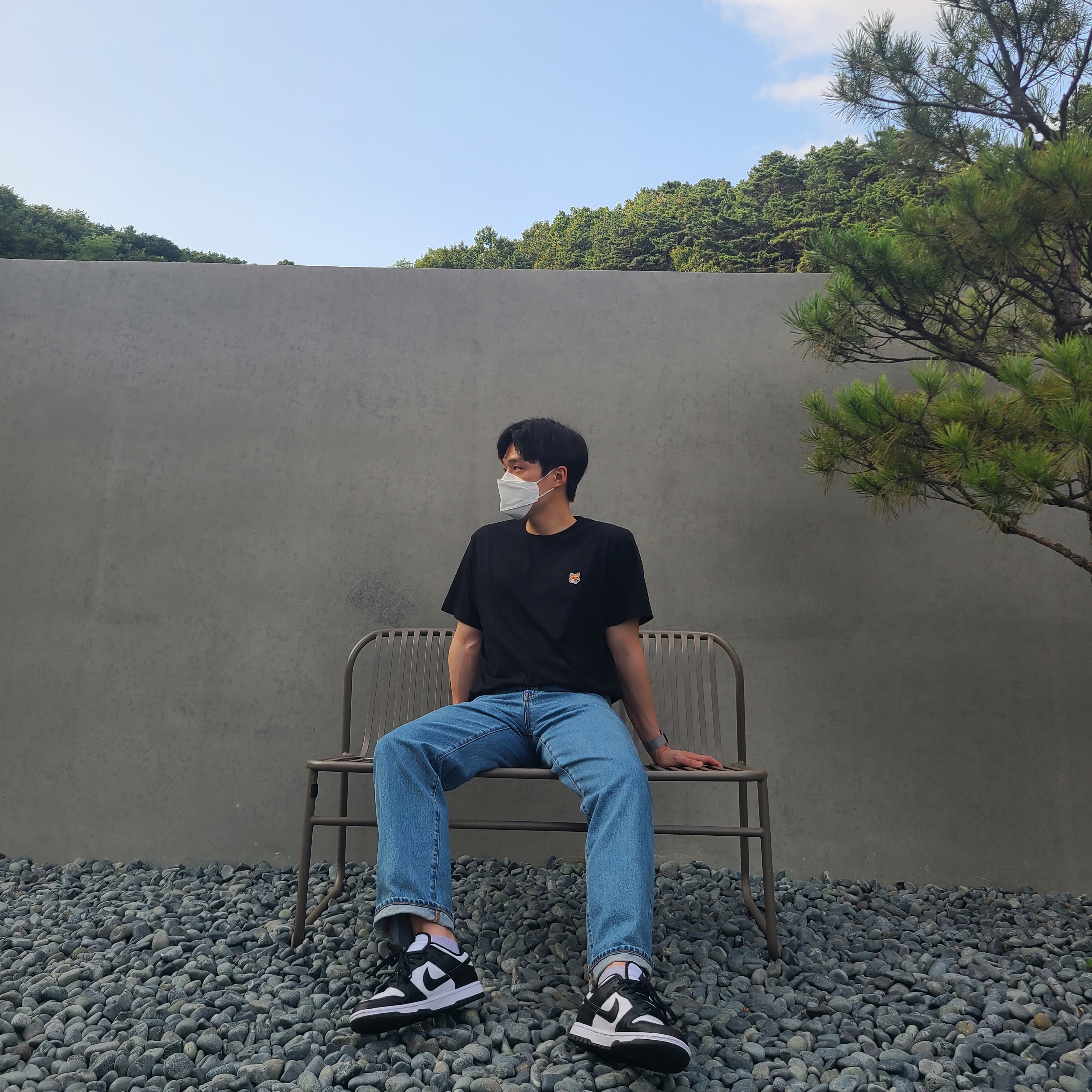 Nike Dunk Low Retro Black, Maison Kitsune Fox Head Patch Classic T-Shirt Black 착용 스타일 - 1
