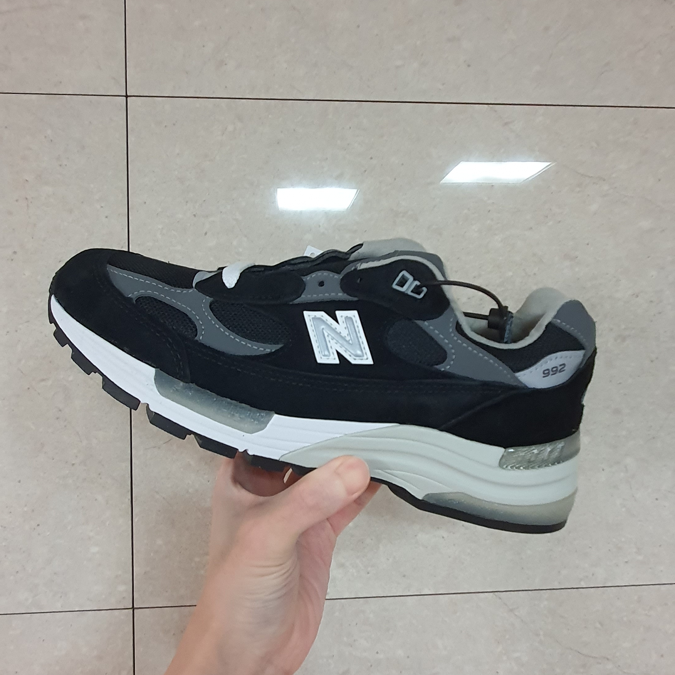 New Balance 992 Made in USA Black Grey 착용 스타일