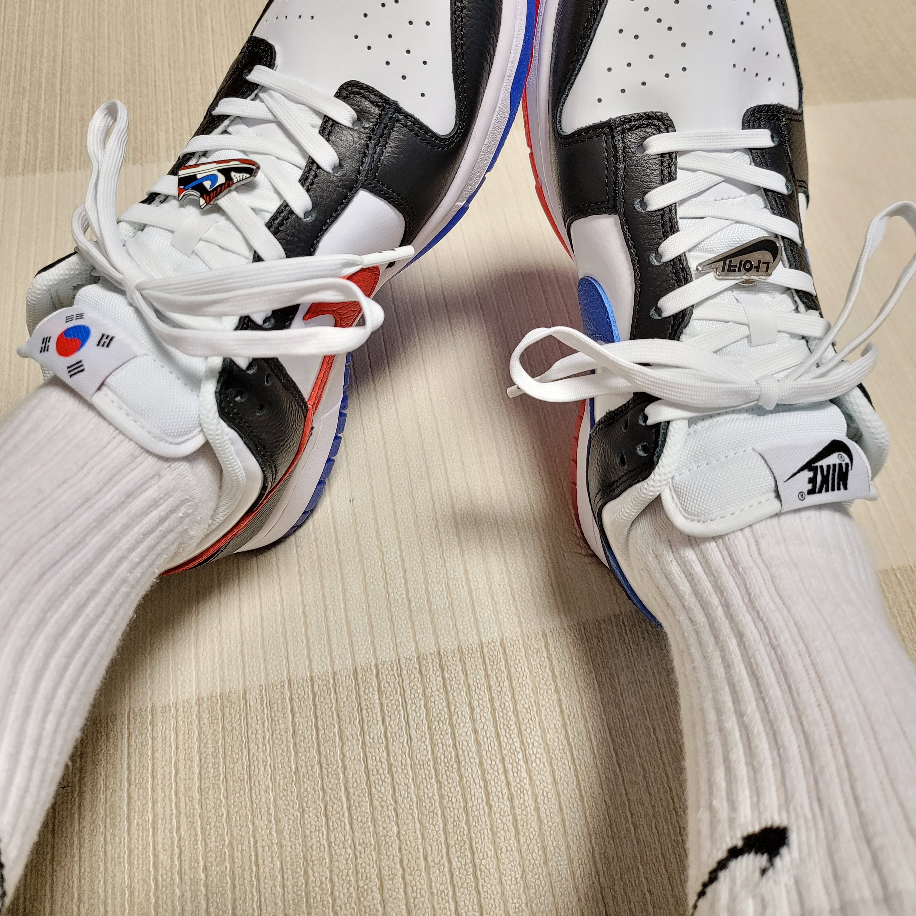 Nike Dunk Low SE Seoul (With Special Gift) 착용 스타일 - 2