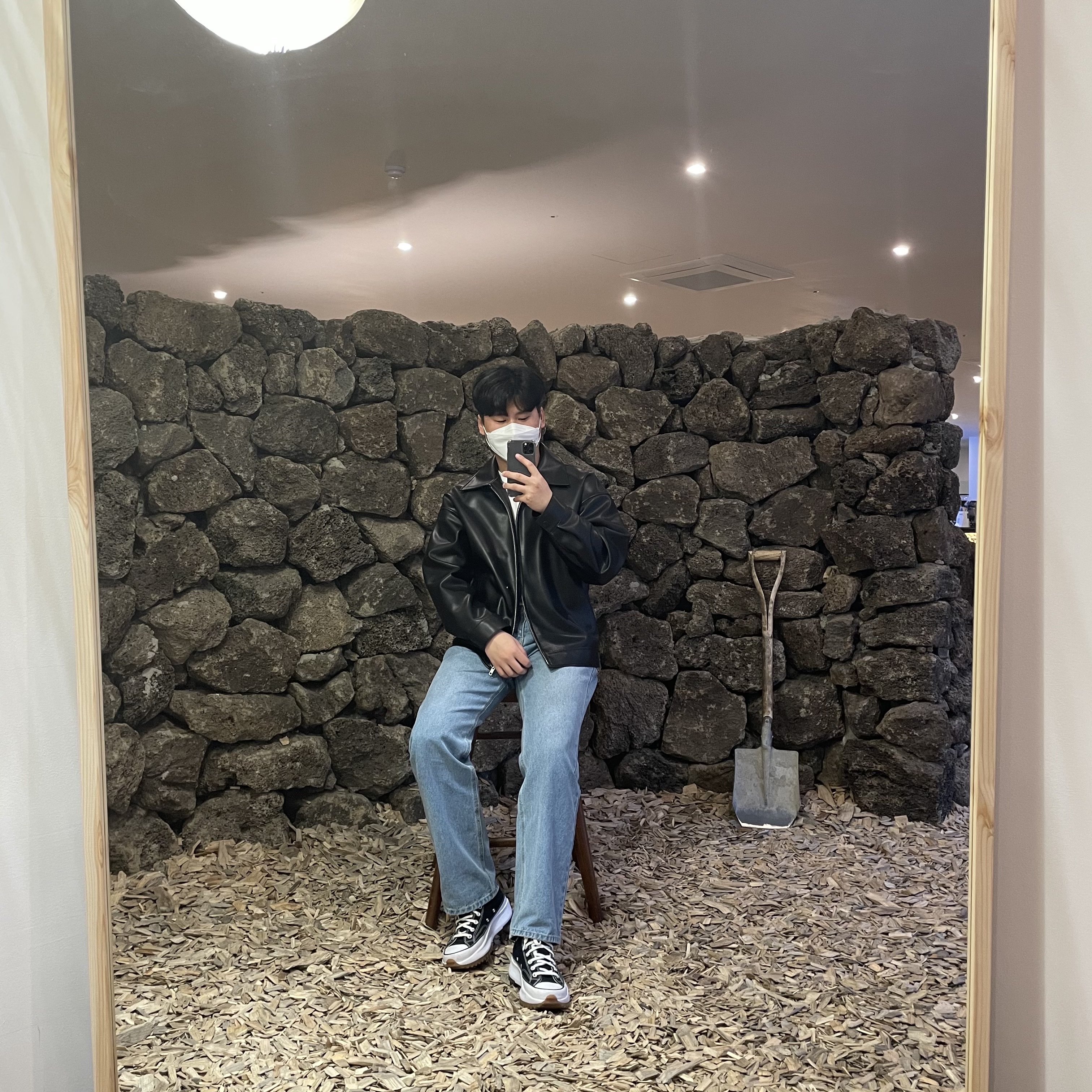 Converse Run Star Hike Hi Black White Gum 착용 스타일 - 3