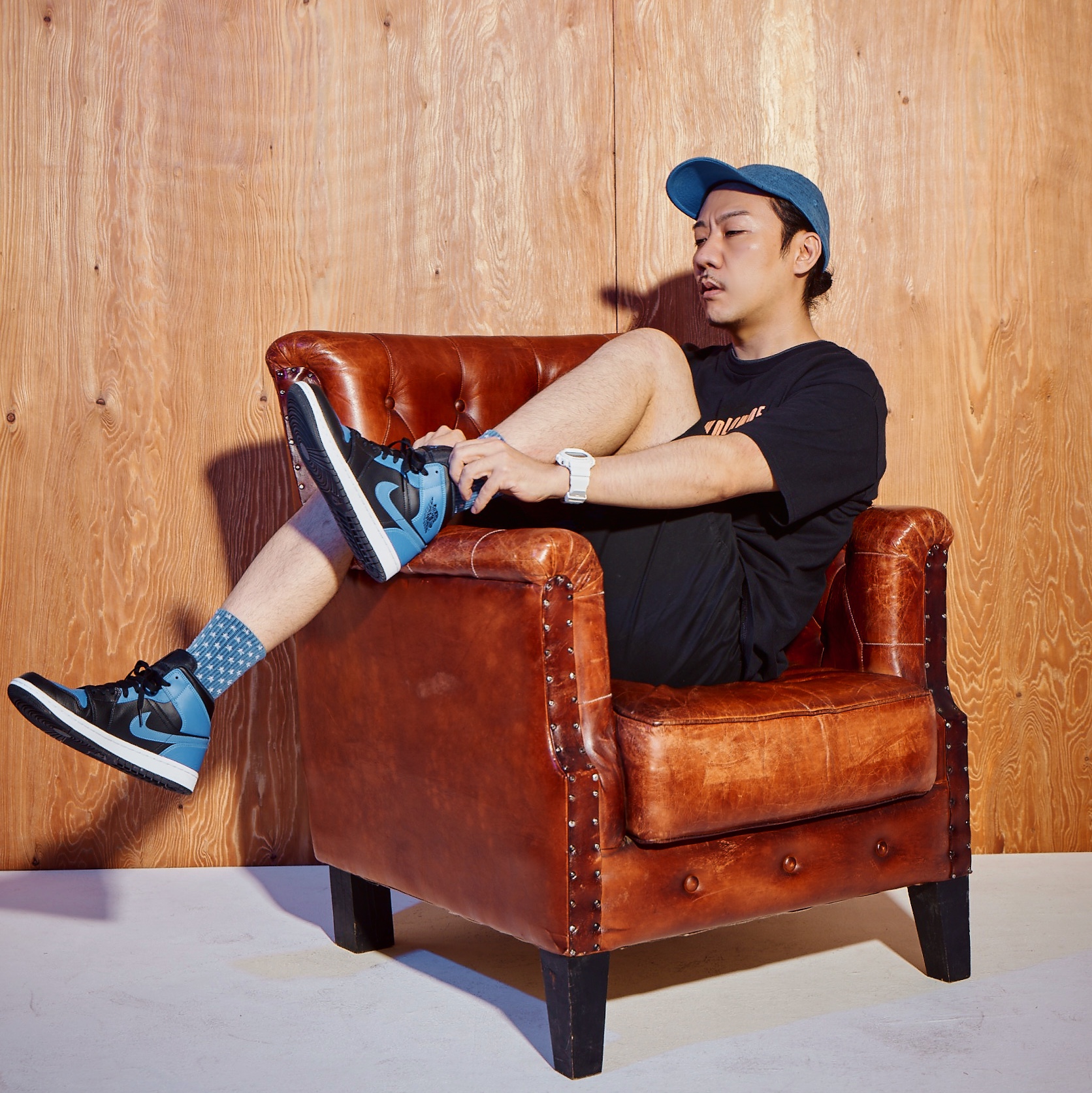 Jordan 1 Mid Black Hyper Royal 착용 스타일