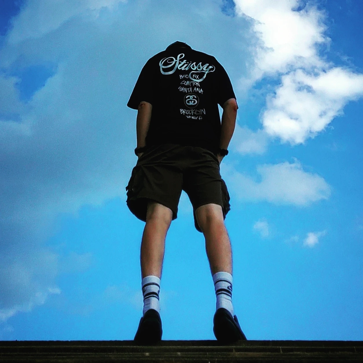 Stussy World Tour T-Shirt Black, Nike ACG Cargo Shorts Ironstone - Asia 착용 스타일 - 1