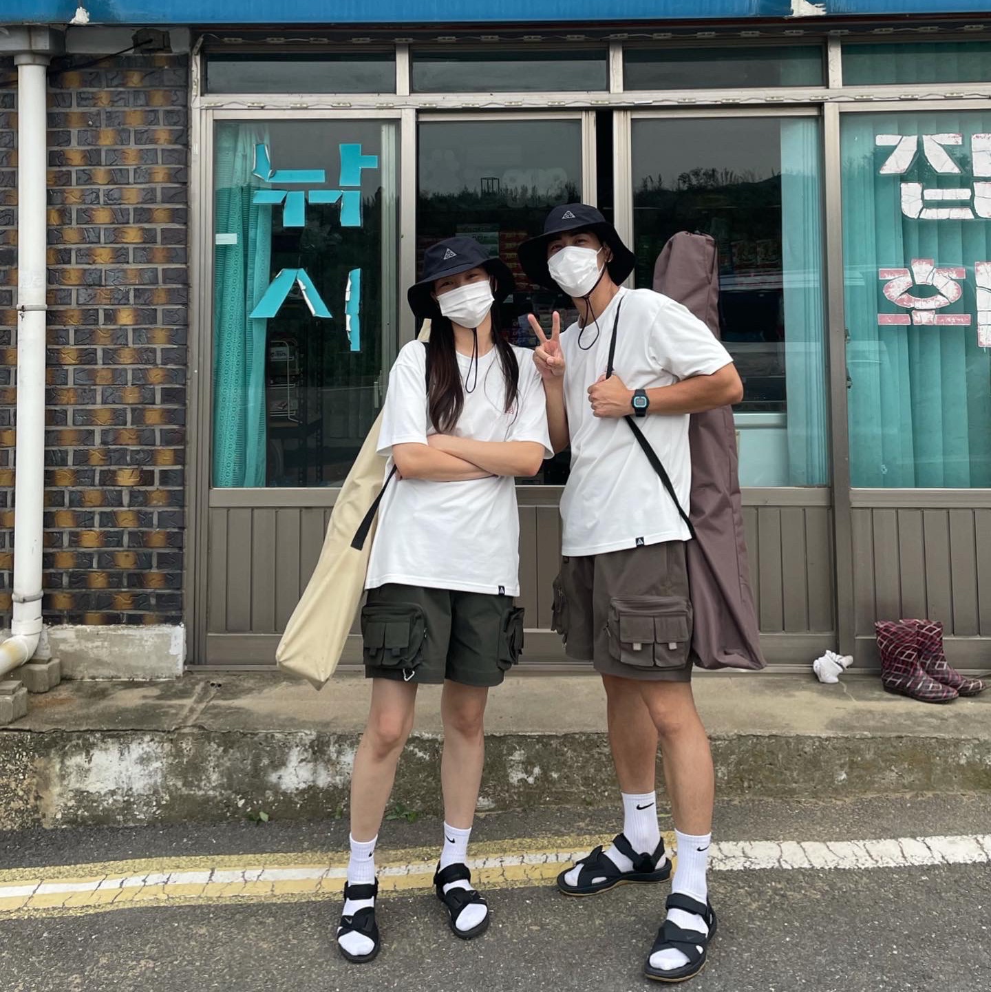 Nike NRG ACG Bucket Black, Nike ACG LBR T-Shirt Summit White Pink - Asia 착용 스타일 - 4