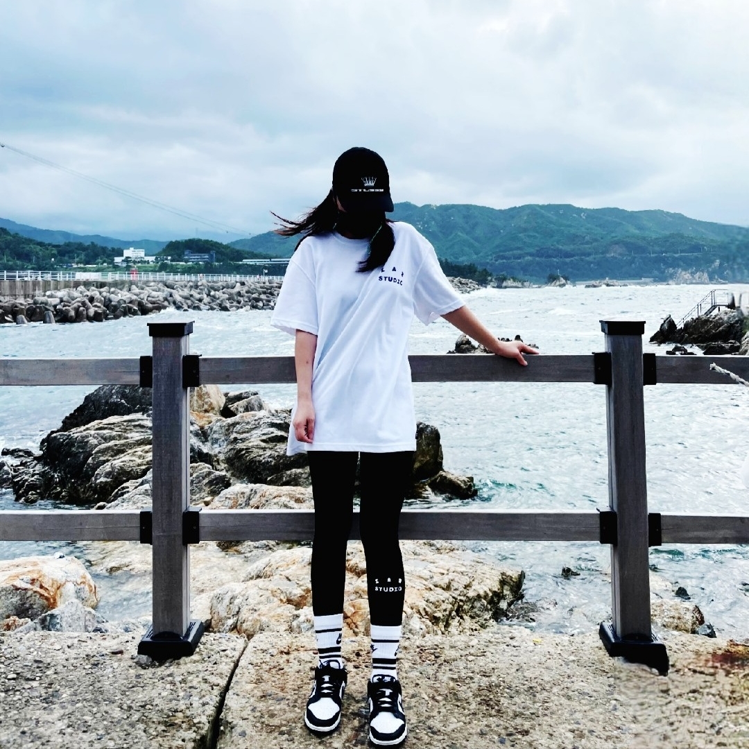IAB Studio T-Shirt White, (W) Nike Dunk Low Black 착용 스타일 - 1