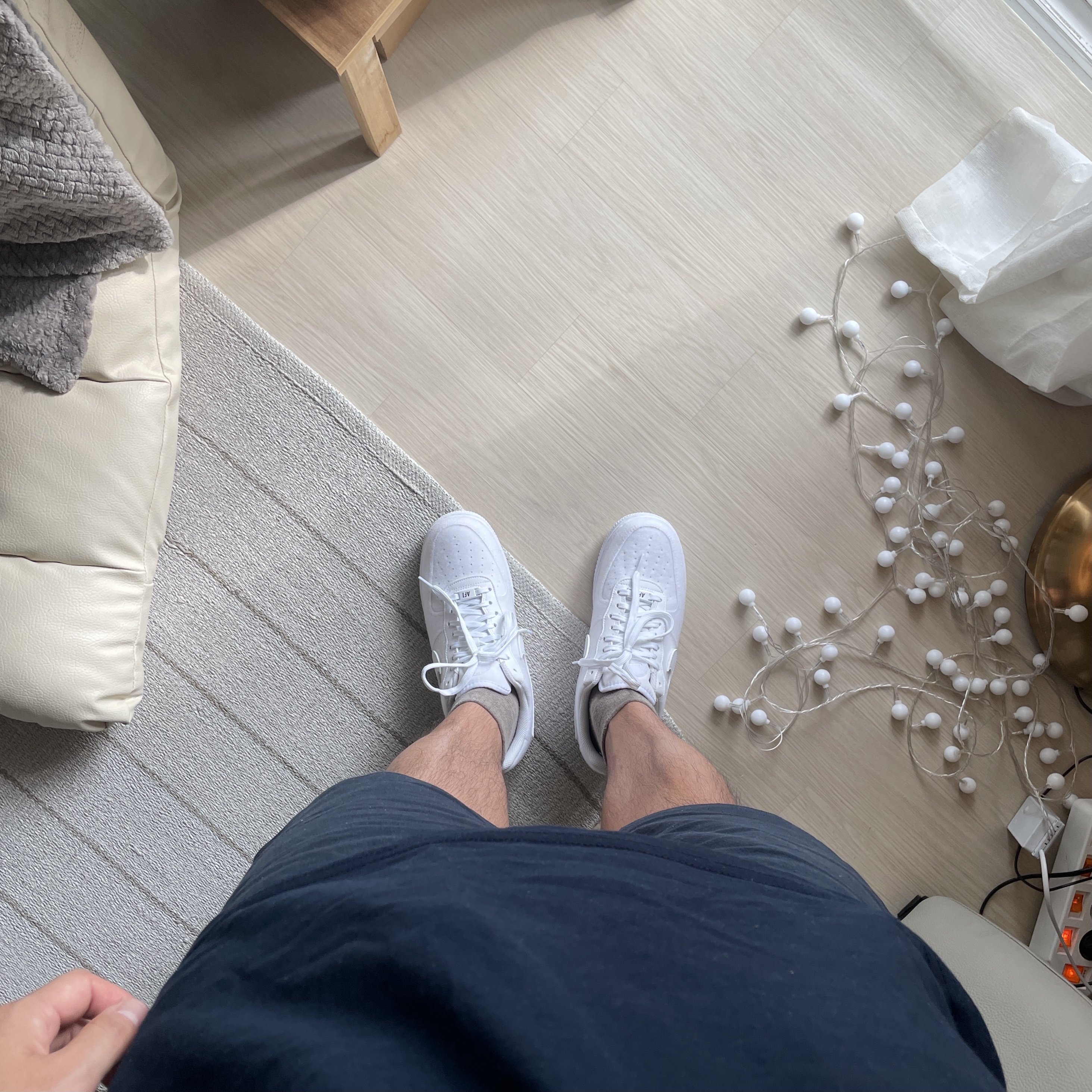 Nike Air Force 1/1 Triple White 착용 스타일 - 4