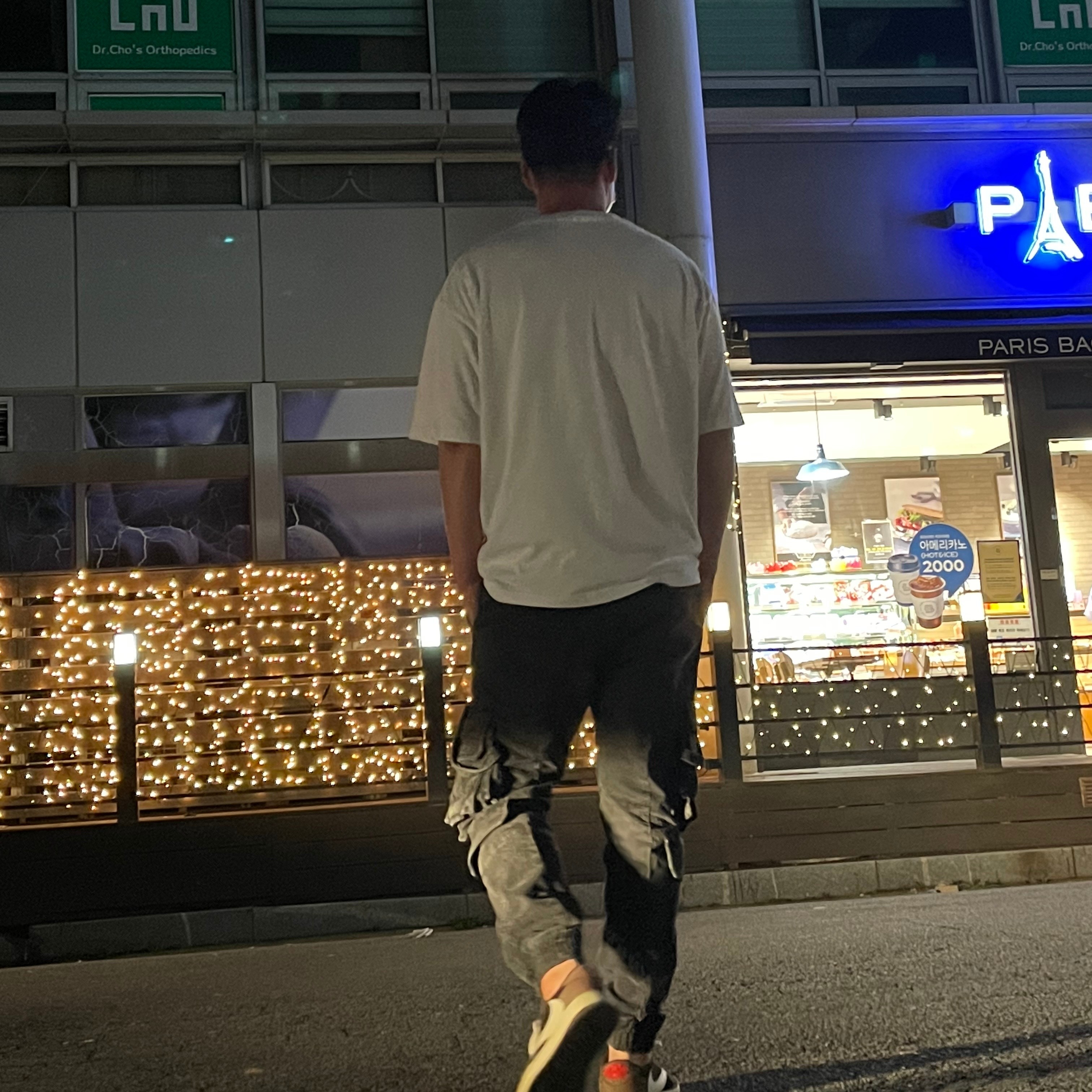 Jordan 1 x Travis Scott Retro Low OG SP Mocha 착용 스타일 - 1