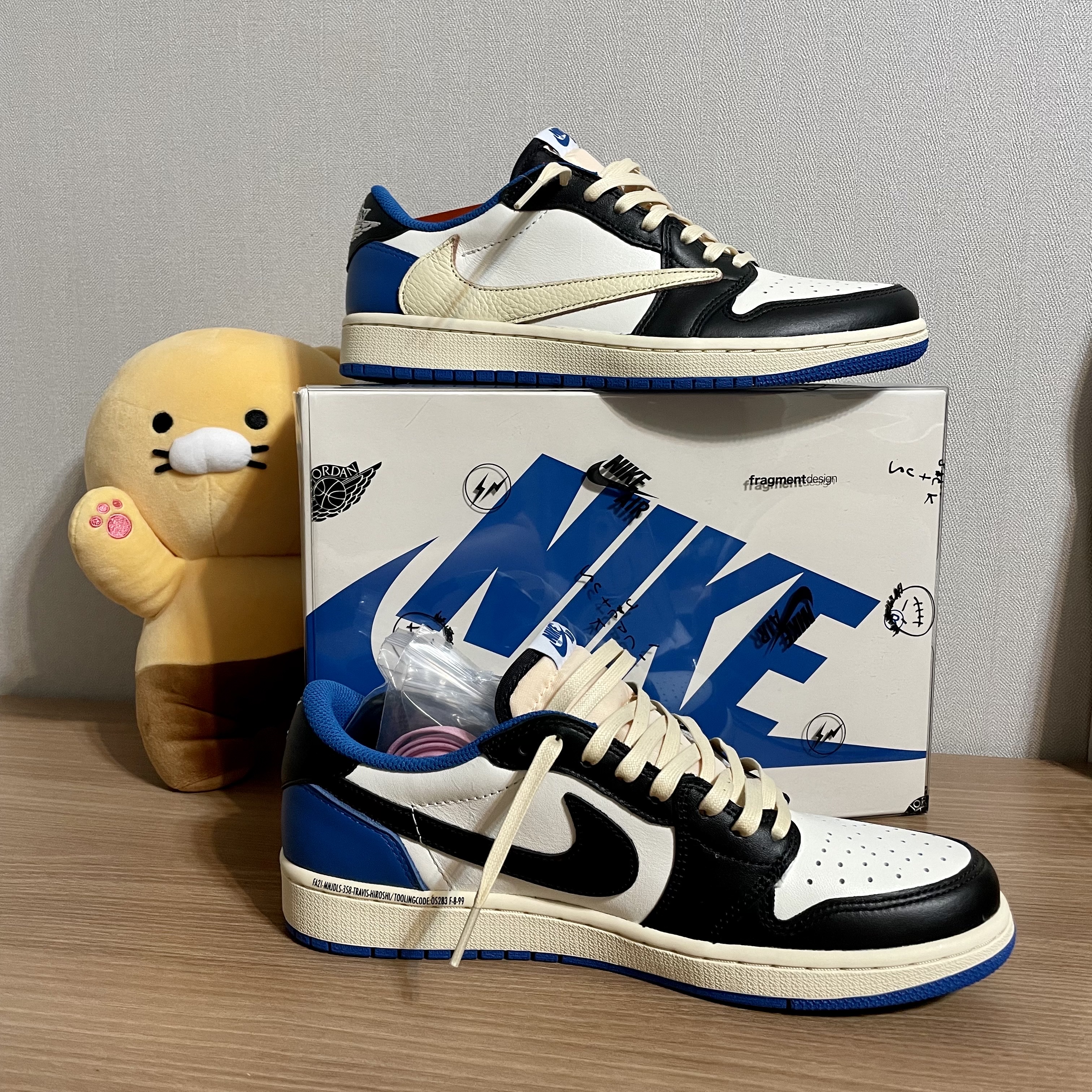 Jordan 1 x Travis Scott x Fragment Retro Low OG SP Military Blue 착용 스타일 - 4