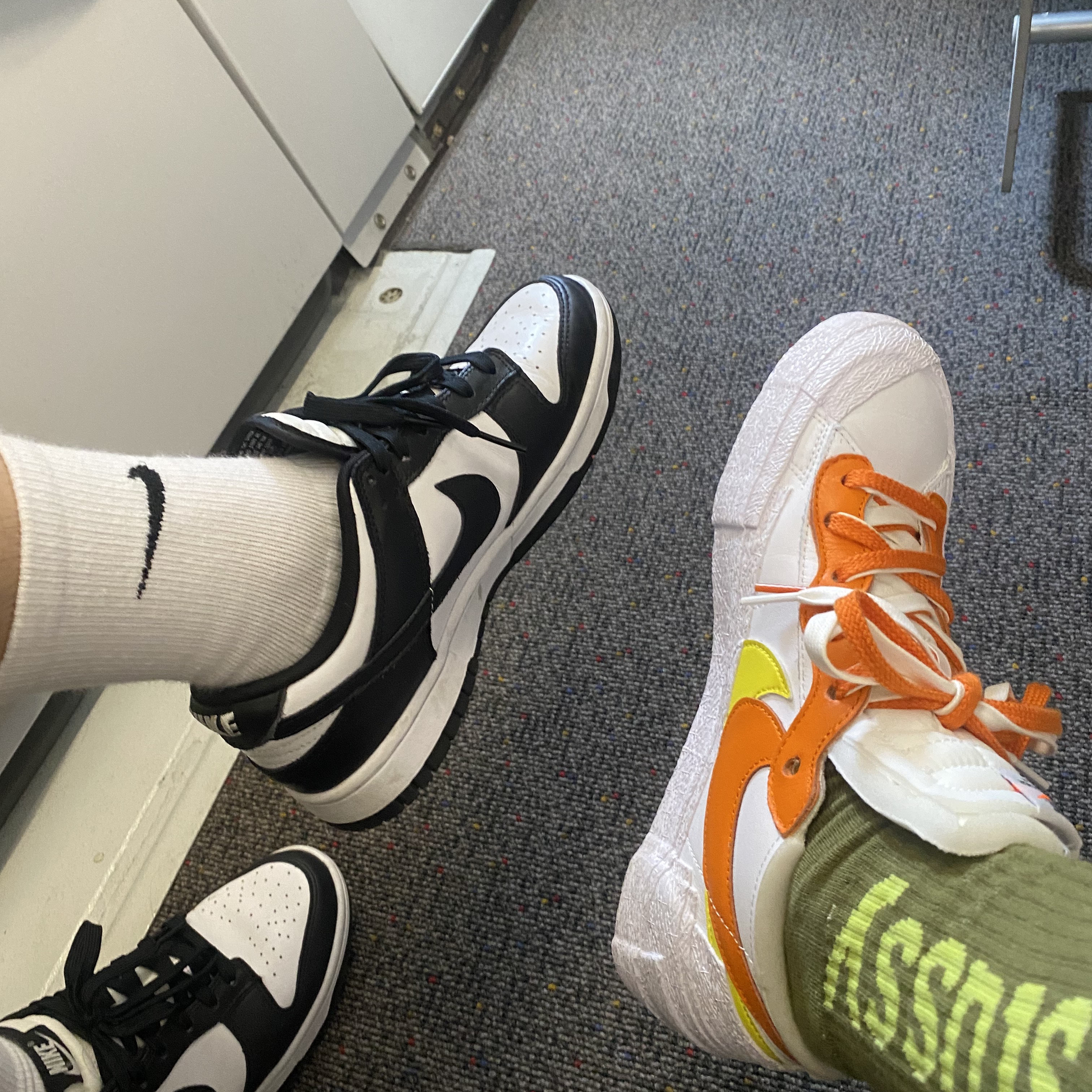 Stussy Desert Bloom T-Shirt Pale Yellow, Nike x Sacai Blazer Low Magma Orange 착용 스타일 - 3