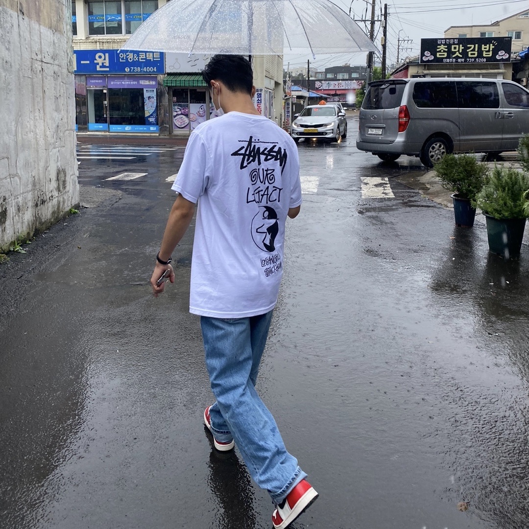 Stussy x Our Legacy Surfman T-Shirt White - 21SS, Jordan 1 Retro High OG Defiant SB LA to Chicago 착용 스타일