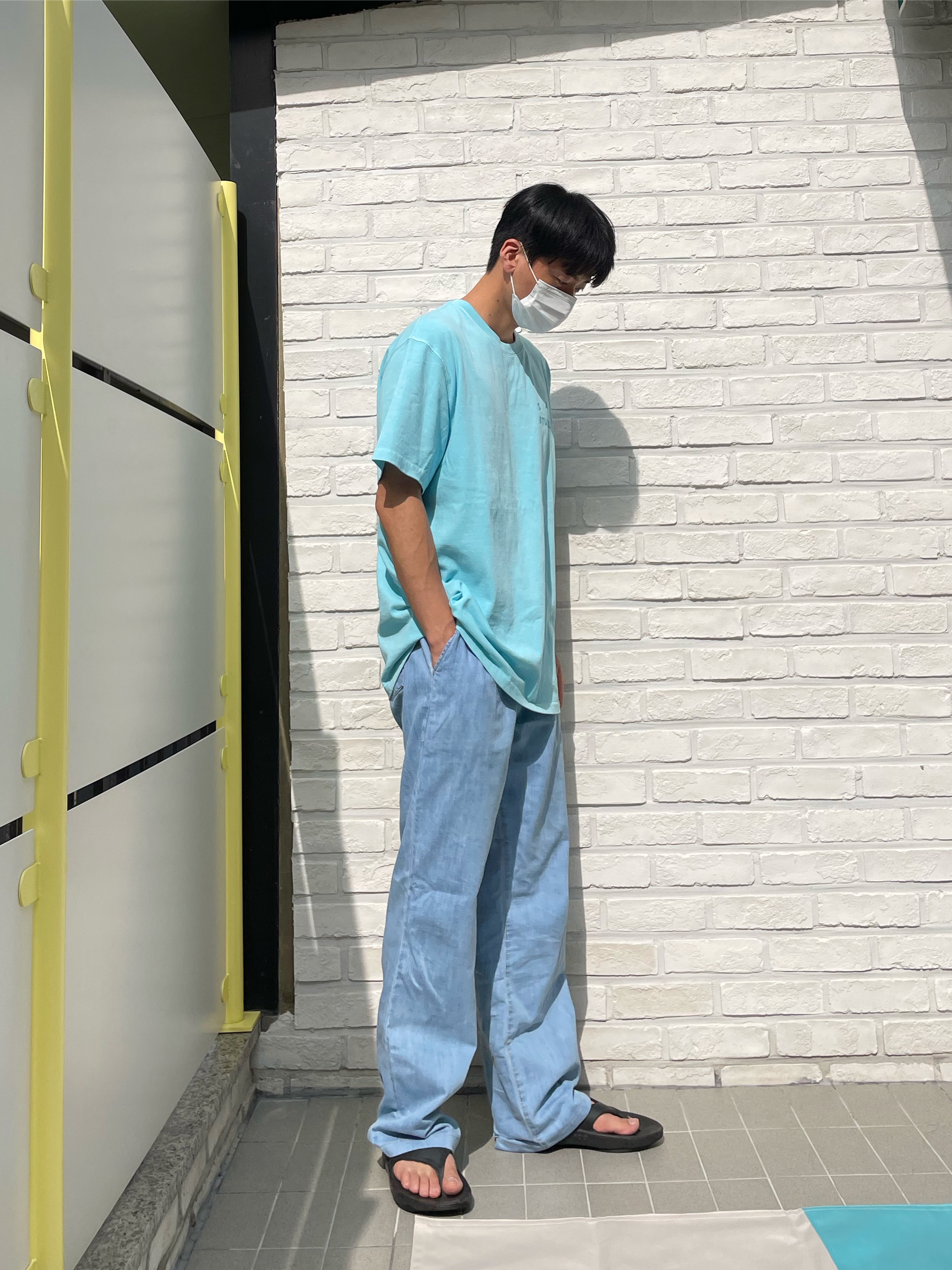IAB Studio Pigment T-Shirt Cyan, Oofos OOriginal Black 착용 스타일