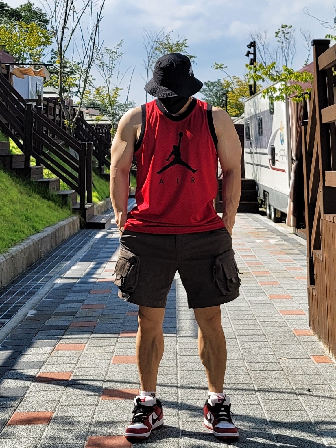 Nike x Stussy Bucket Hat Black, Nike ACG Cargo Shorts Ironstone - Asia 착용 스타일 - 3