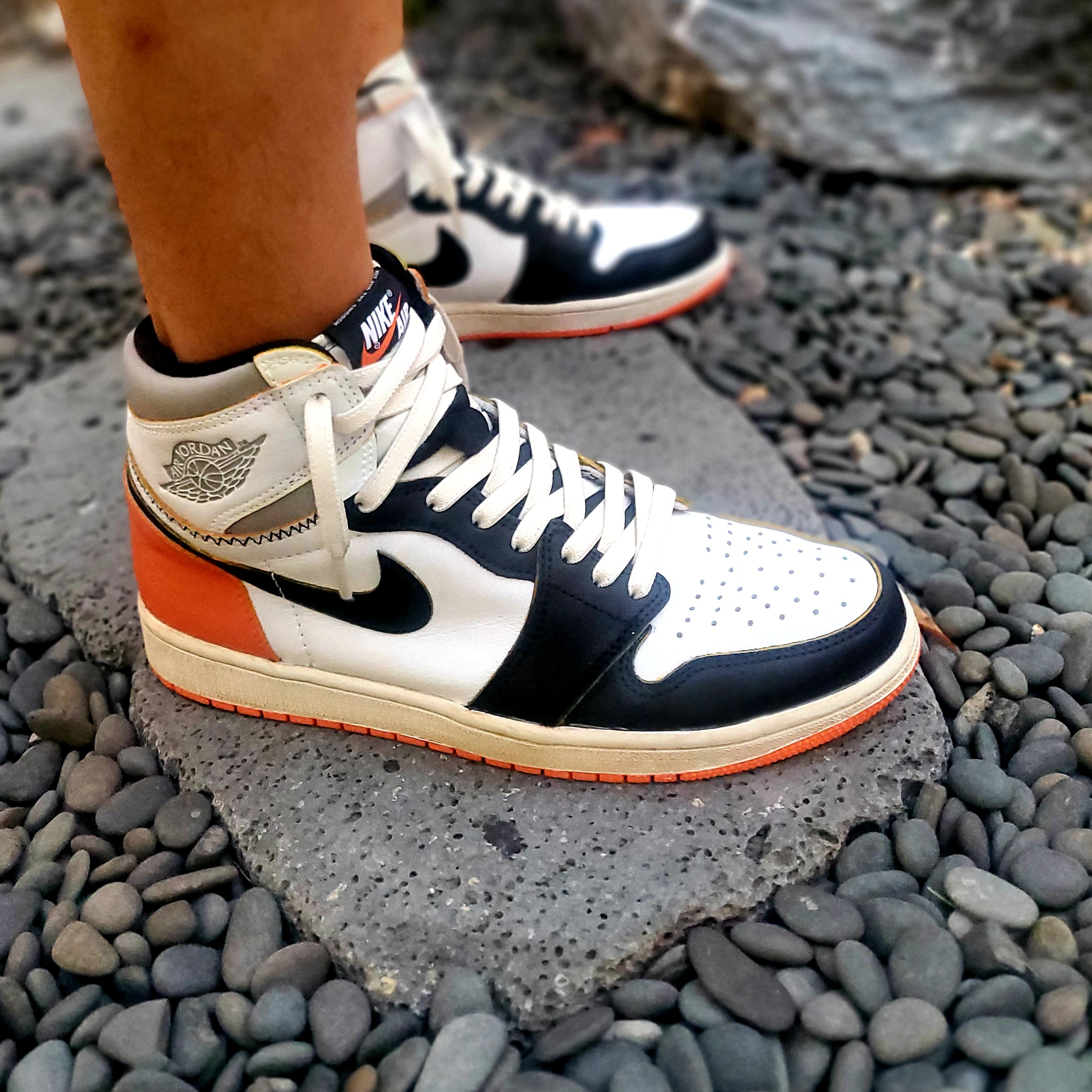 Jordan 1 Retro High OG Electro Orange, Nike x Off-White Mercurial NRG X T-Shirt White 착용 스타일 - 2
