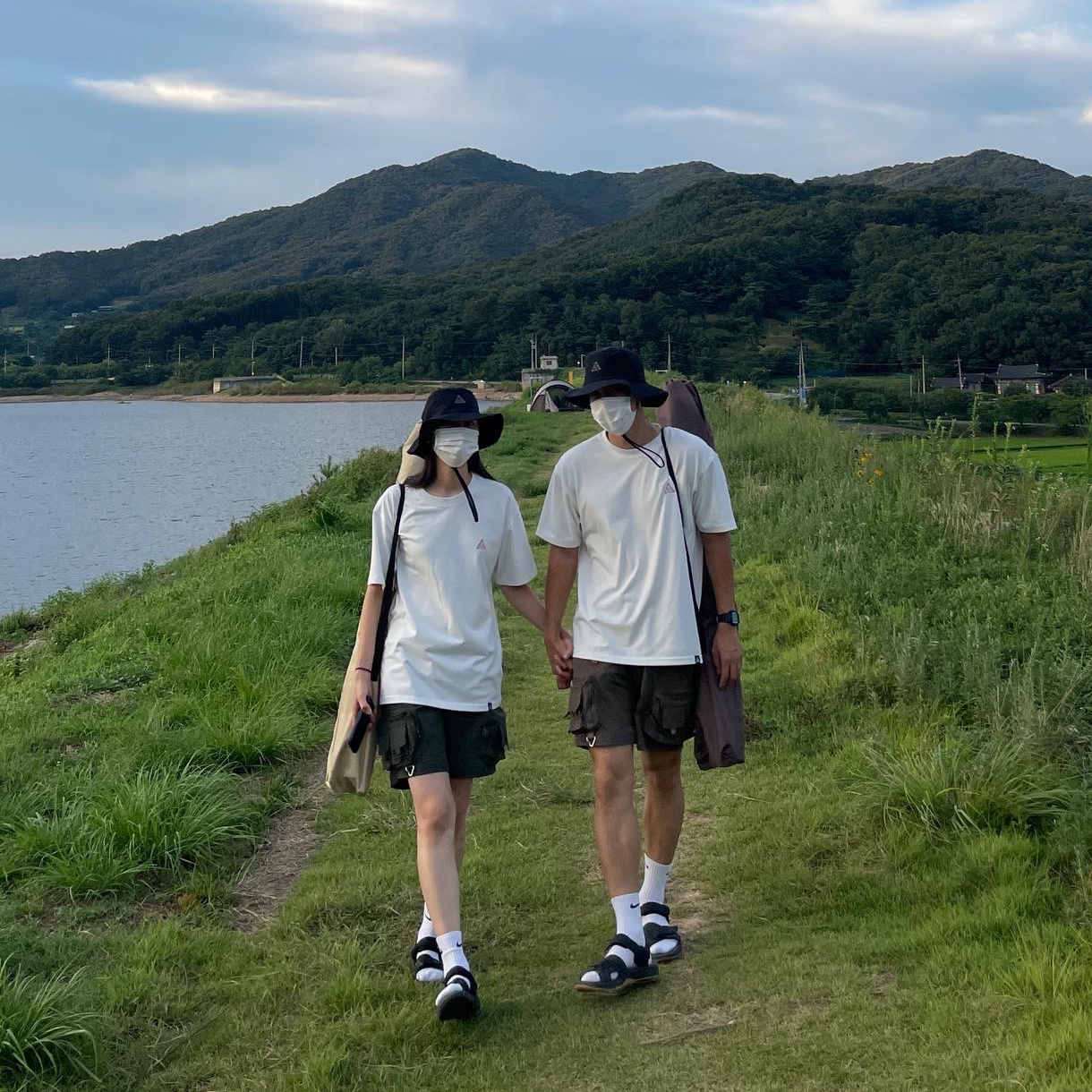 Nike NRG ACG Bucket Black, Nike ACG LBR T-Shirt Summit White Pink - Asia 착용 스타일 - 1