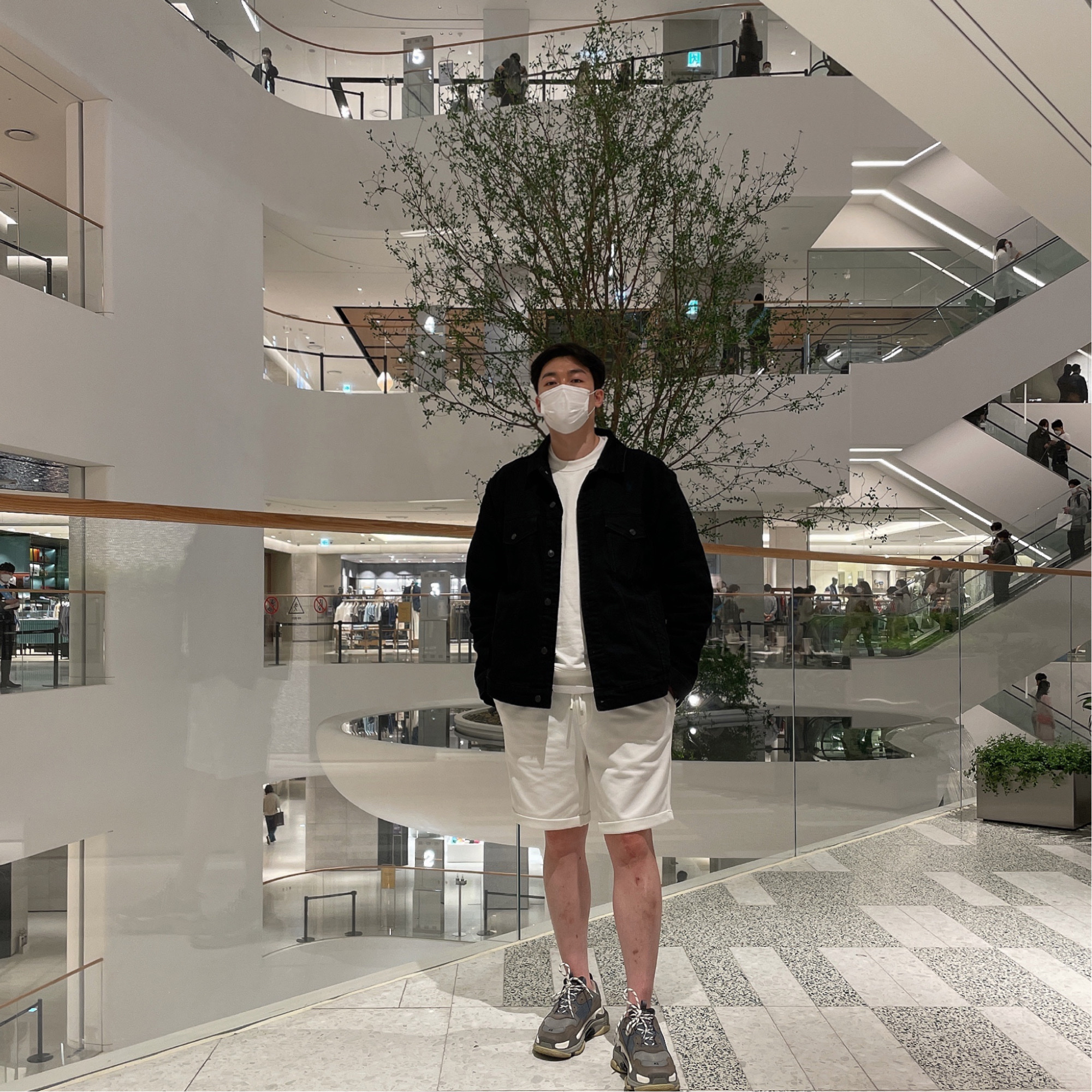 Balenciaga Triple S Grey 2018 착용 스타일
