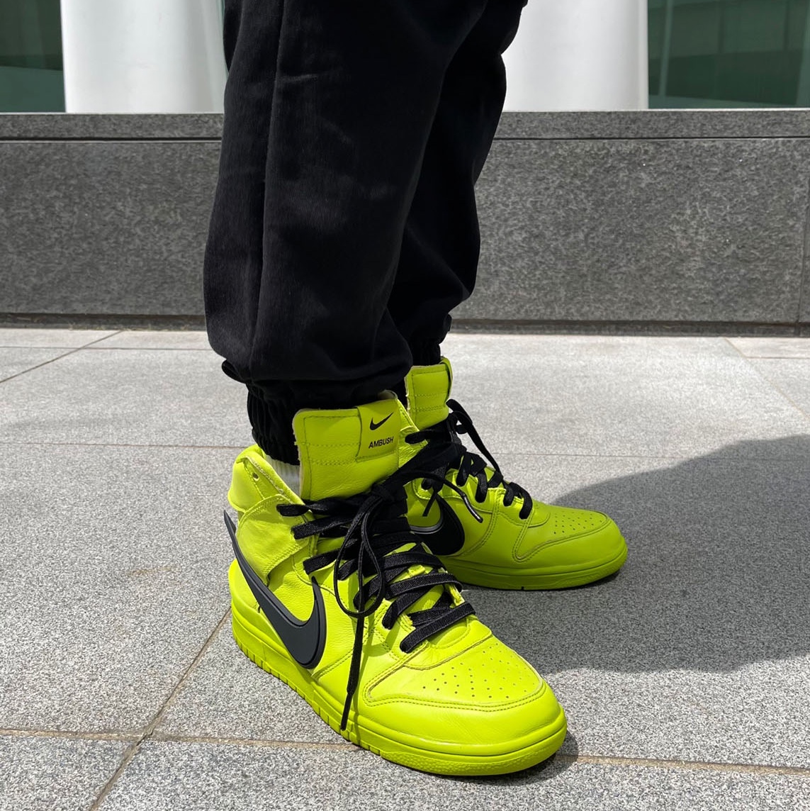 Nike x Ambush Dunk High Flash Lime 착용 스타일 - 2