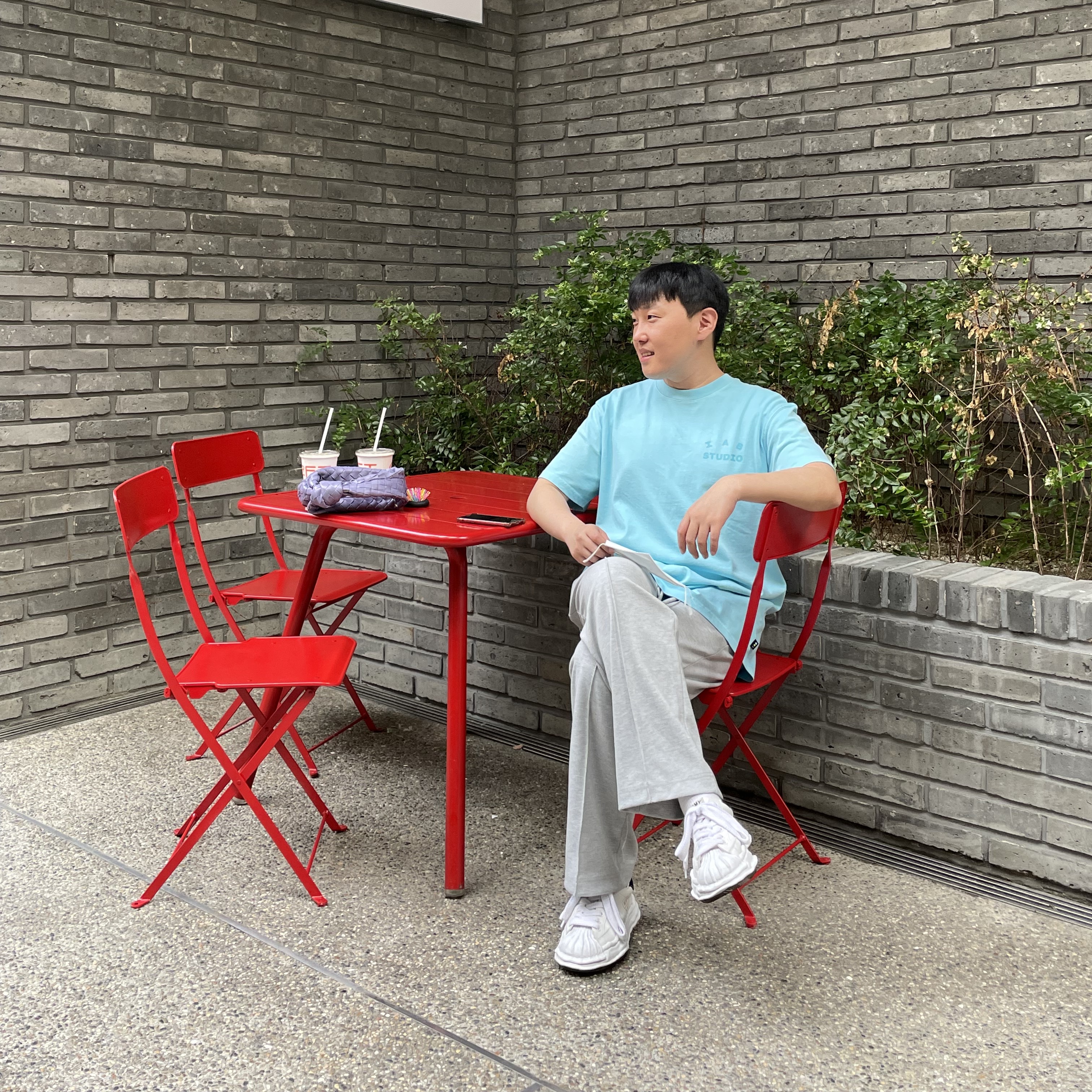Maison Mihara Yasuhiro Blakey OG Sole Leather Low-top Sneakers White 착용 스타일