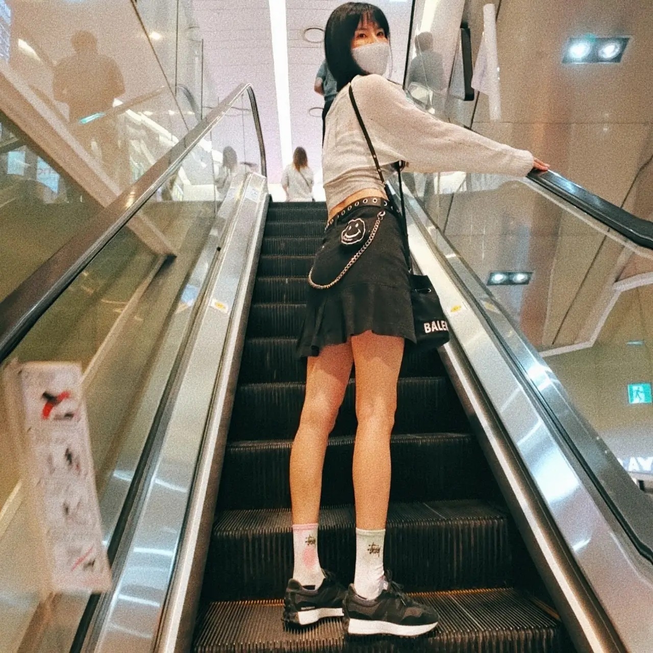 New Balance 327 White Black 착용 스타일 - 2