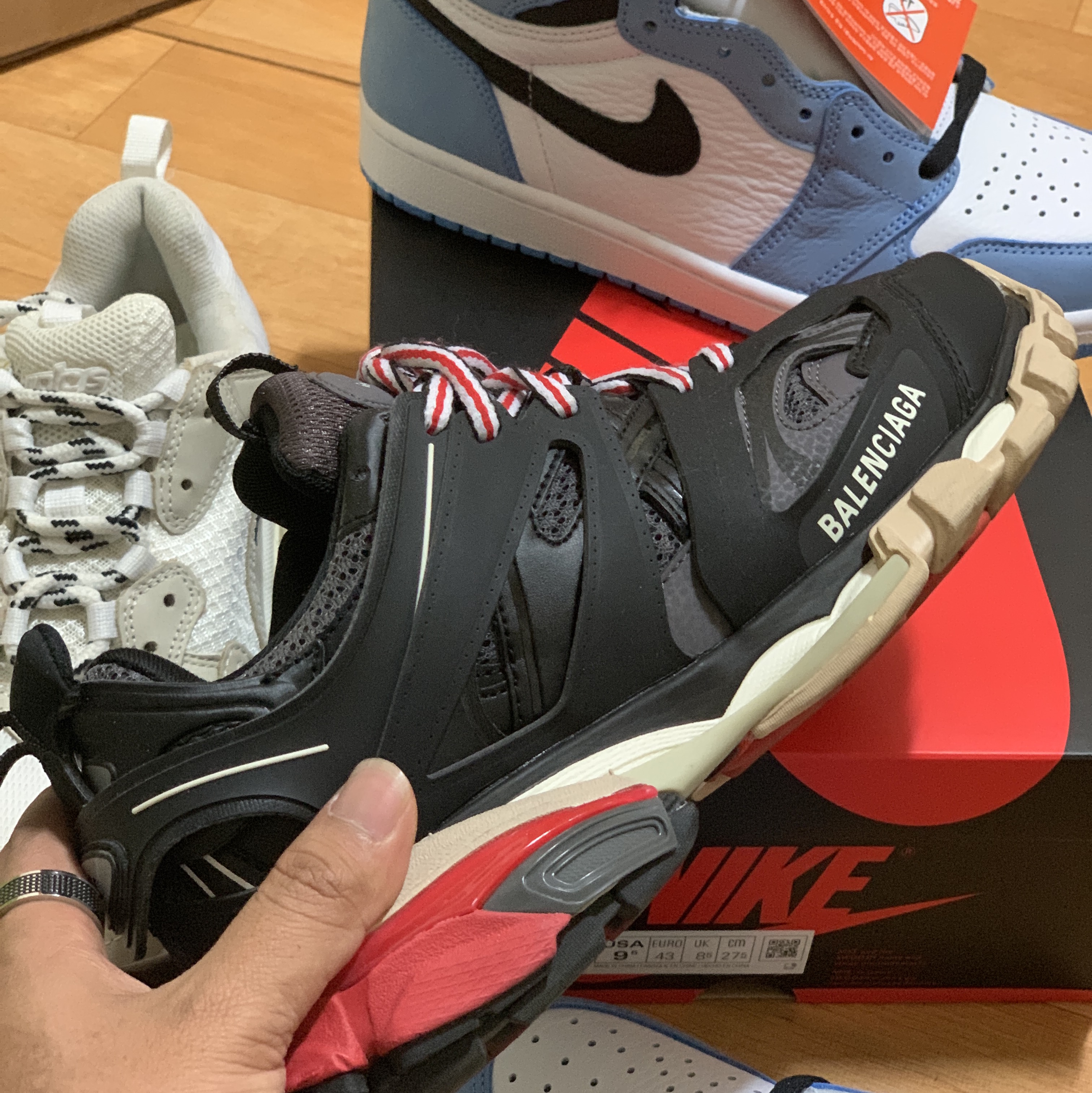 Balenciaga Track Sneakers Black Red 2019, Balenciaga Triple S Sneakers White 2019 착용 스타일