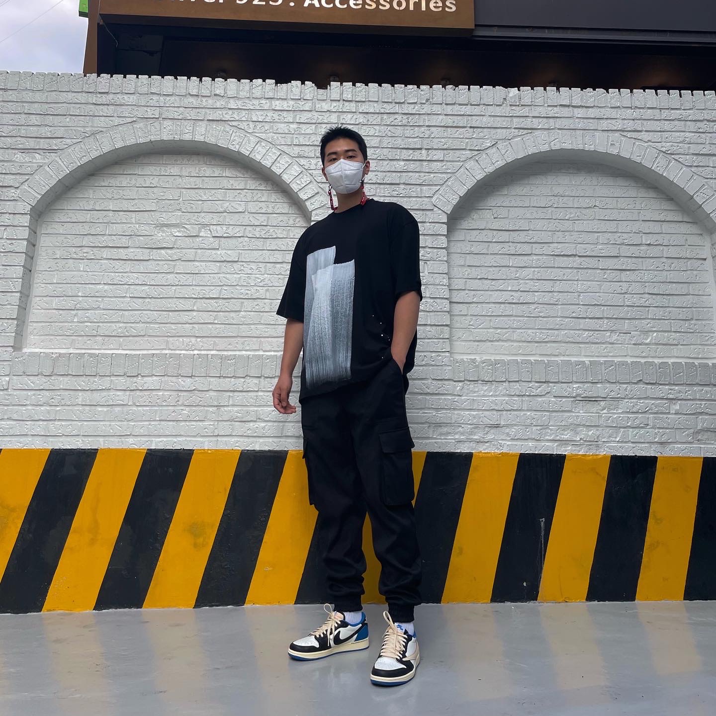 Jordan 1 x Travis Scott x Fragment Retro Low OG SP Military Blue 착용 스타일 - 2
