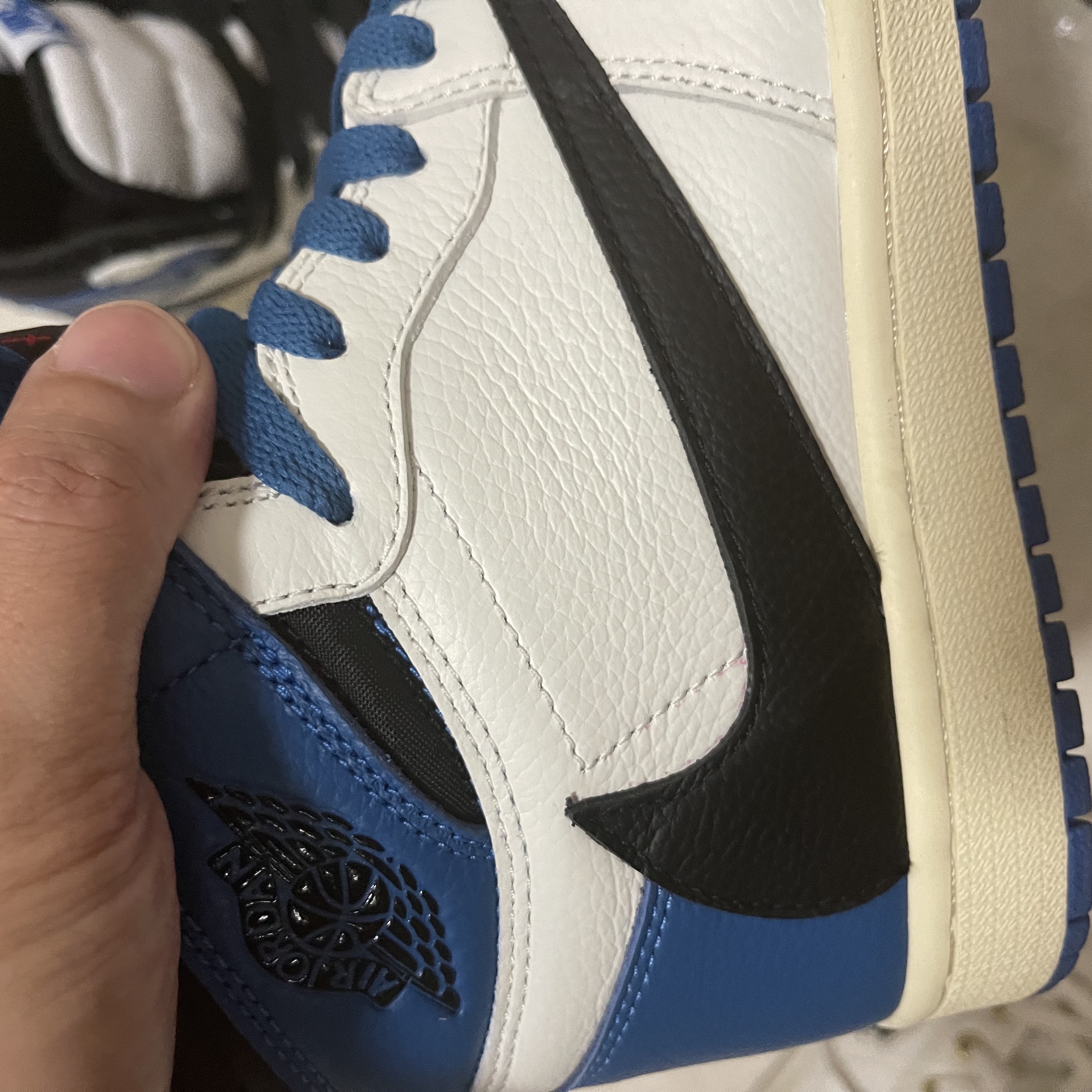 Jordan 1 x Travis Scott x Fragment Retro High OG SP Military Blue 착용 스타일 - 2