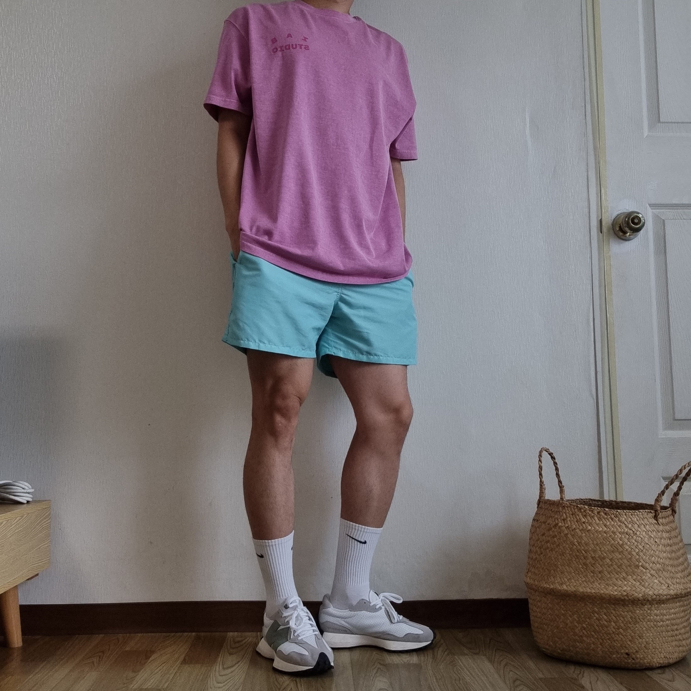 IAB Studio Pigment T-Shirt Magenta, (W) New Balance 327 Grey Green - JD Sports Exclusive 착용 스타일 - 1