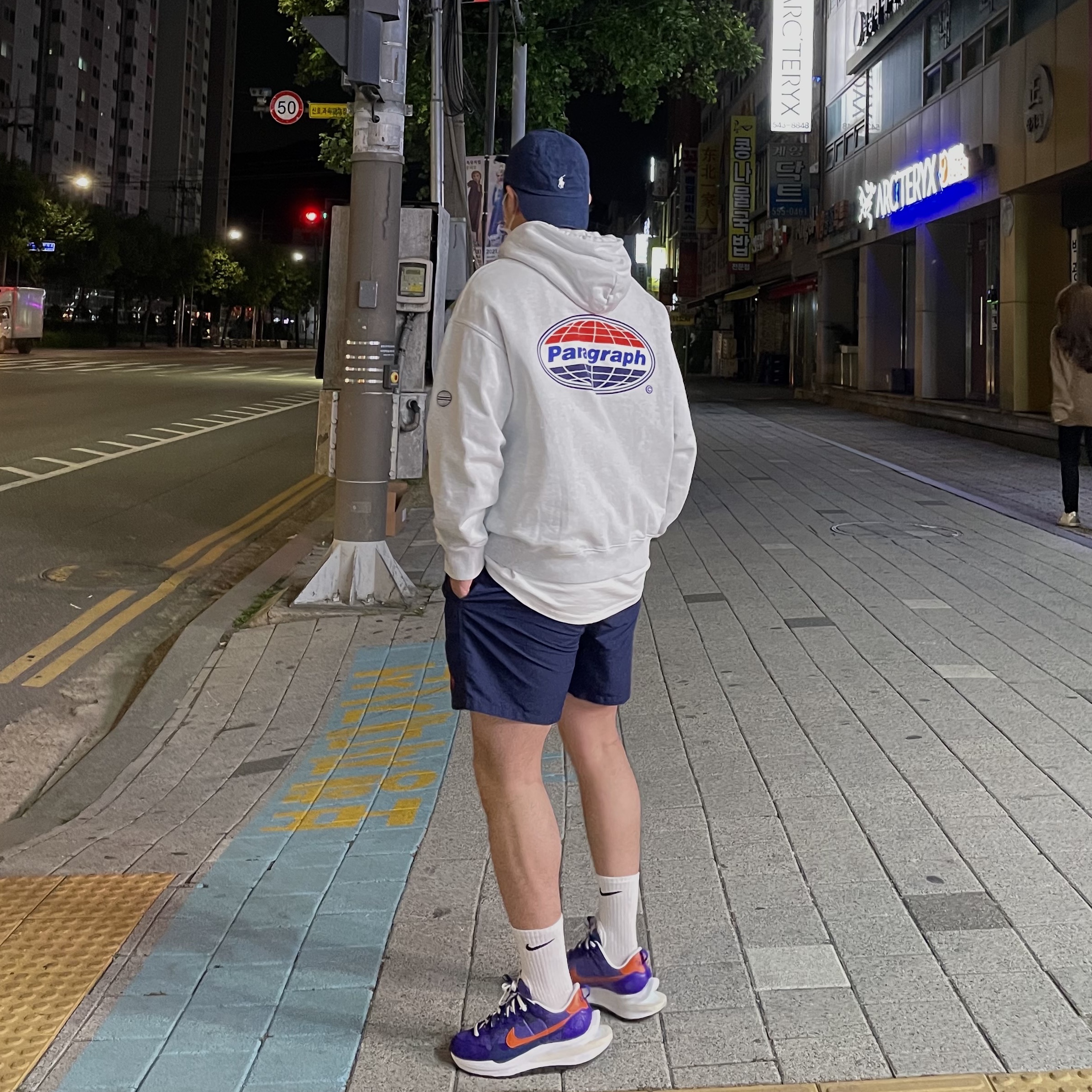 Nike x Sacai VaporWaffle Dark Iris 착용 스타일 - 1