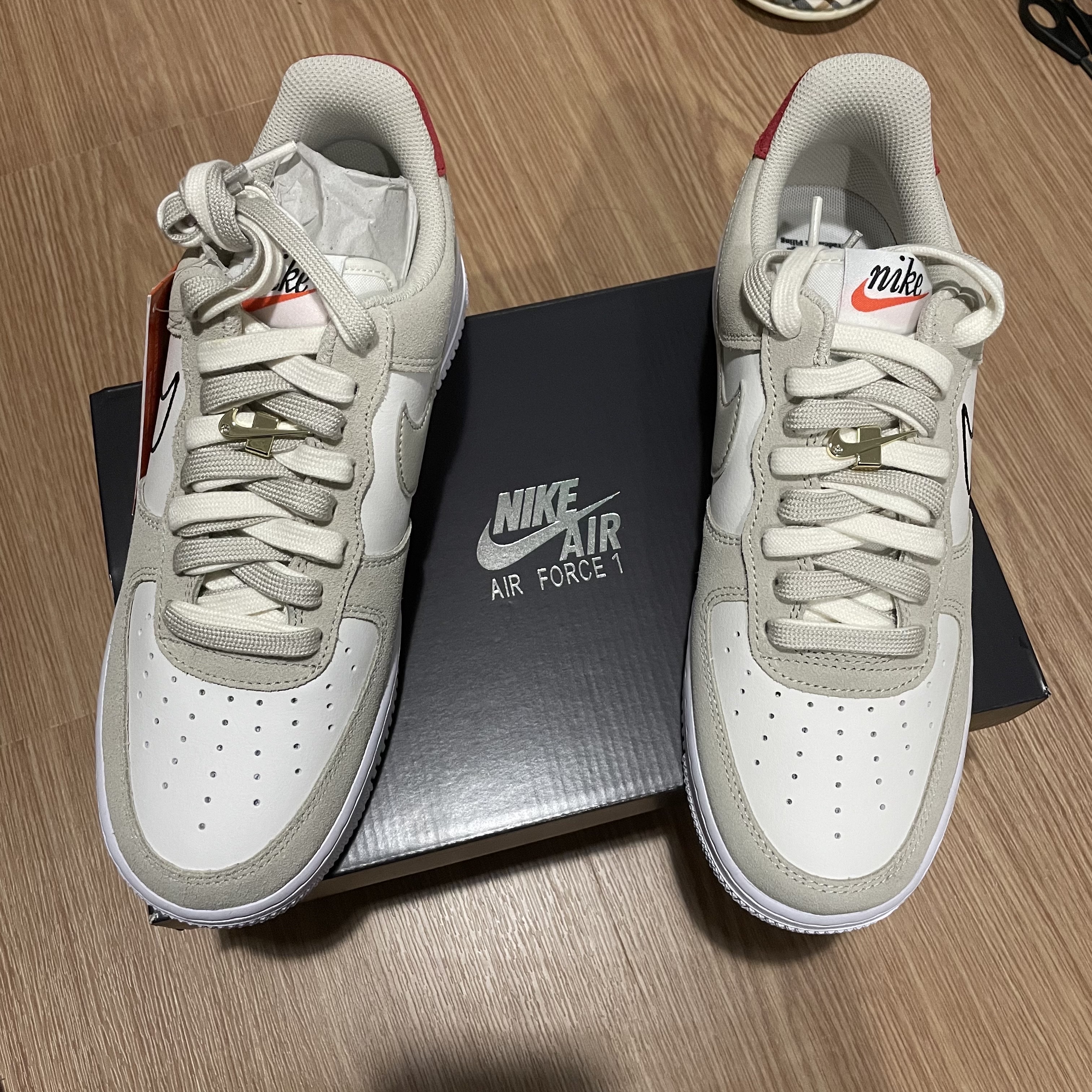 Nike Air Force 1 '07 SE First Use Light Stone 착용 스타일 - 3