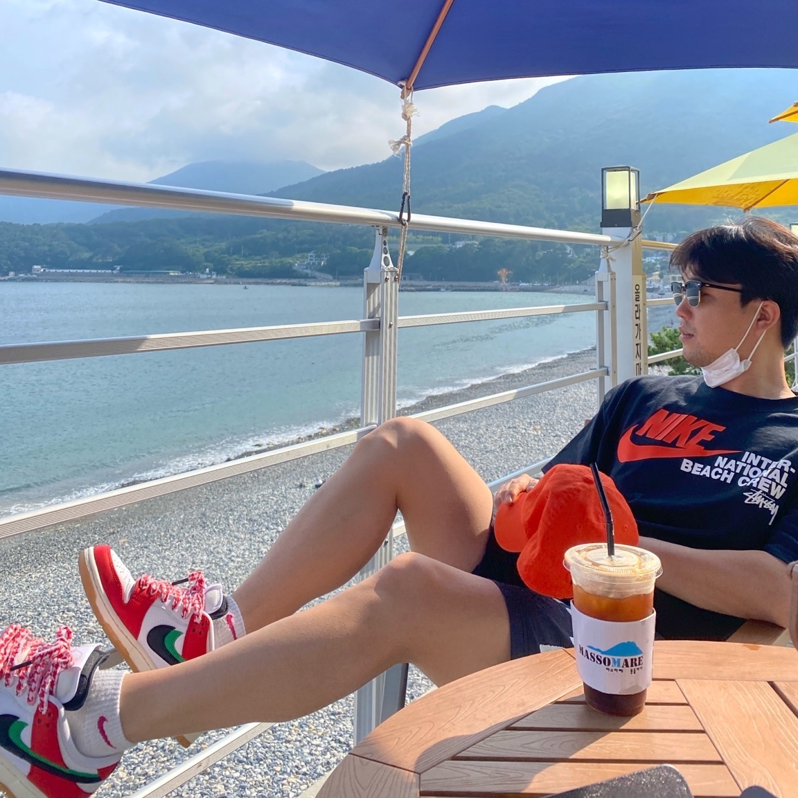 Nike x Frame Skate SB Dunk Low Pro Habibi, Nike x Stussy International Beach Crew T-Shirt Black - Asia 착용 스타일