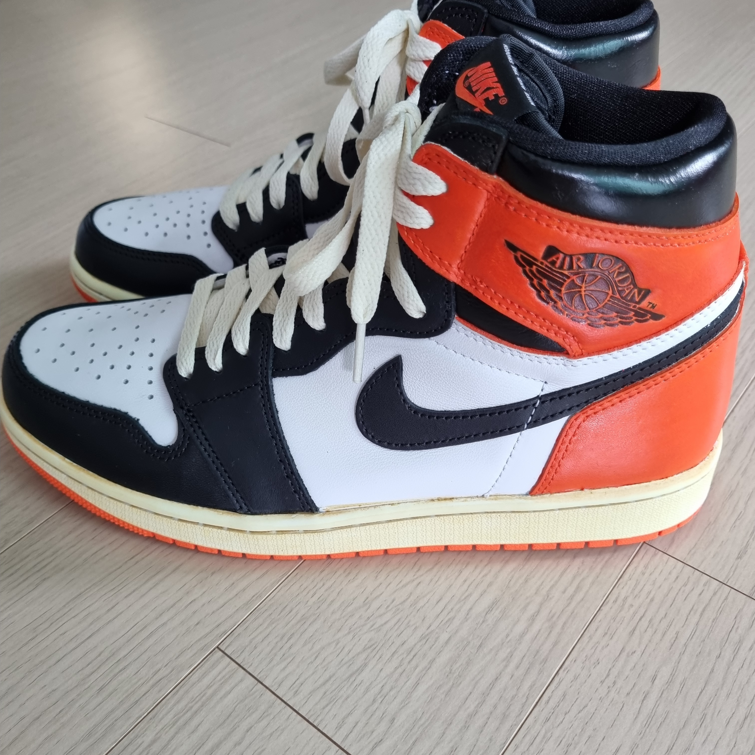 Jordan 1 Retro High OG Electro Orange 착용 스타일 - 1
