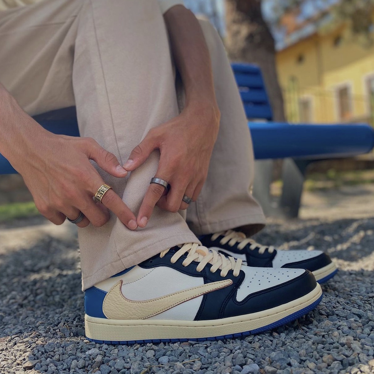 Jordan 1 x Travis Scott x Fragment Retro Low OG SP Military Blue 착용 스타일 - 1
