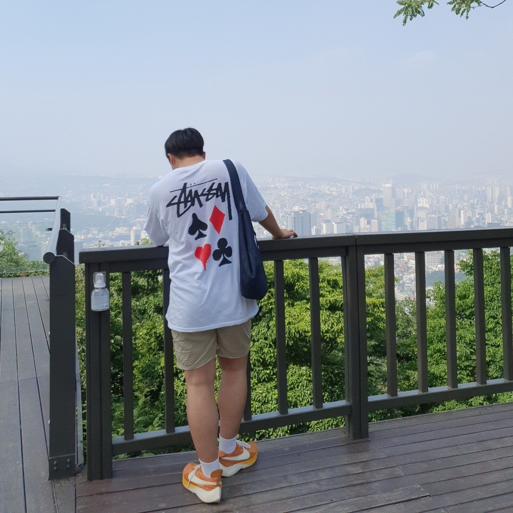 Nike Moon Racer Monarch, Stussy Full Deck 2 T-Shirt White 착용 스타일