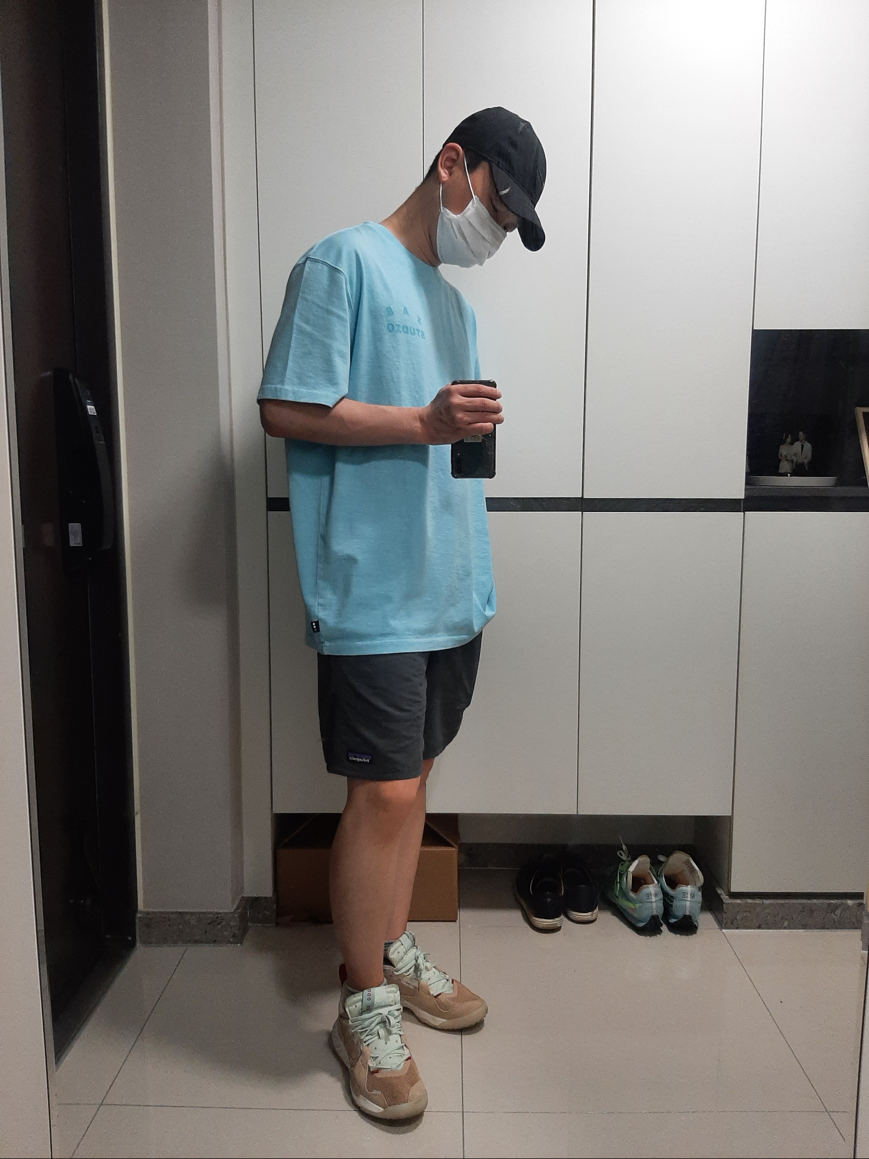 IAB Studio Pigment T-Shirt Cyan 착용 스타일