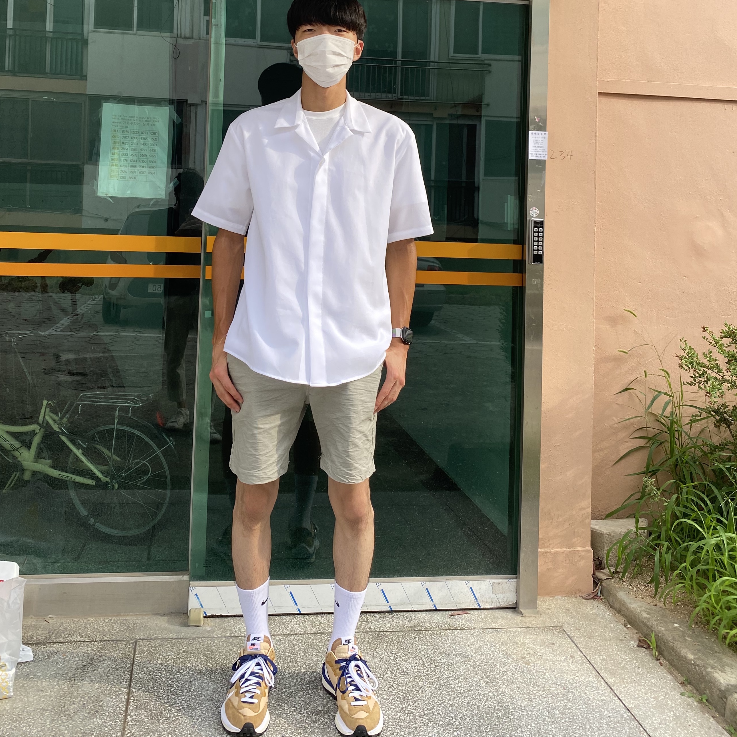 Nike x Sacai VaporWaffle Sesame and Blue Void 착용 스타일