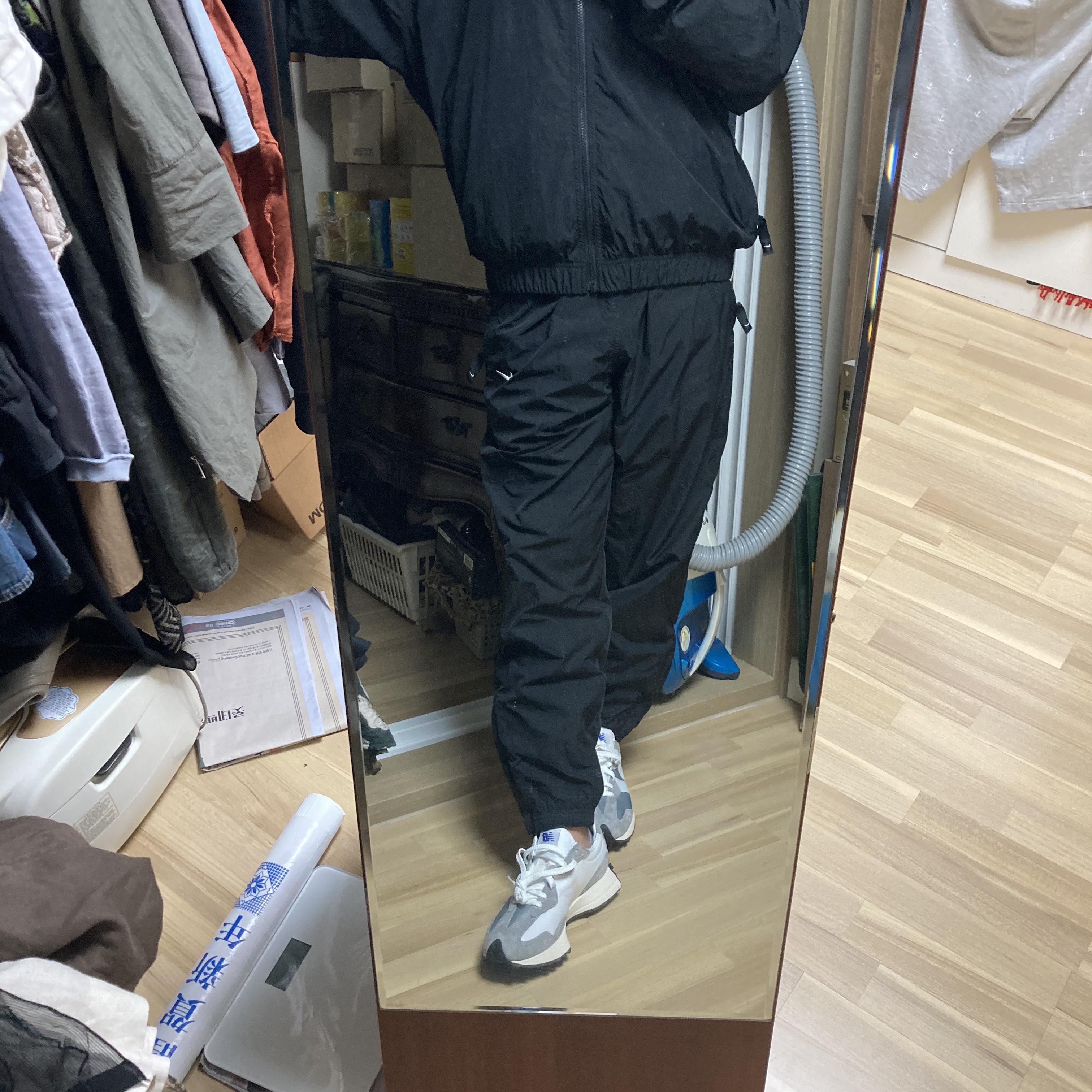 New Balance 327 Grey, Nike M NRG Solo Swoosh Track Pants Black - Asia 착용 스타일
