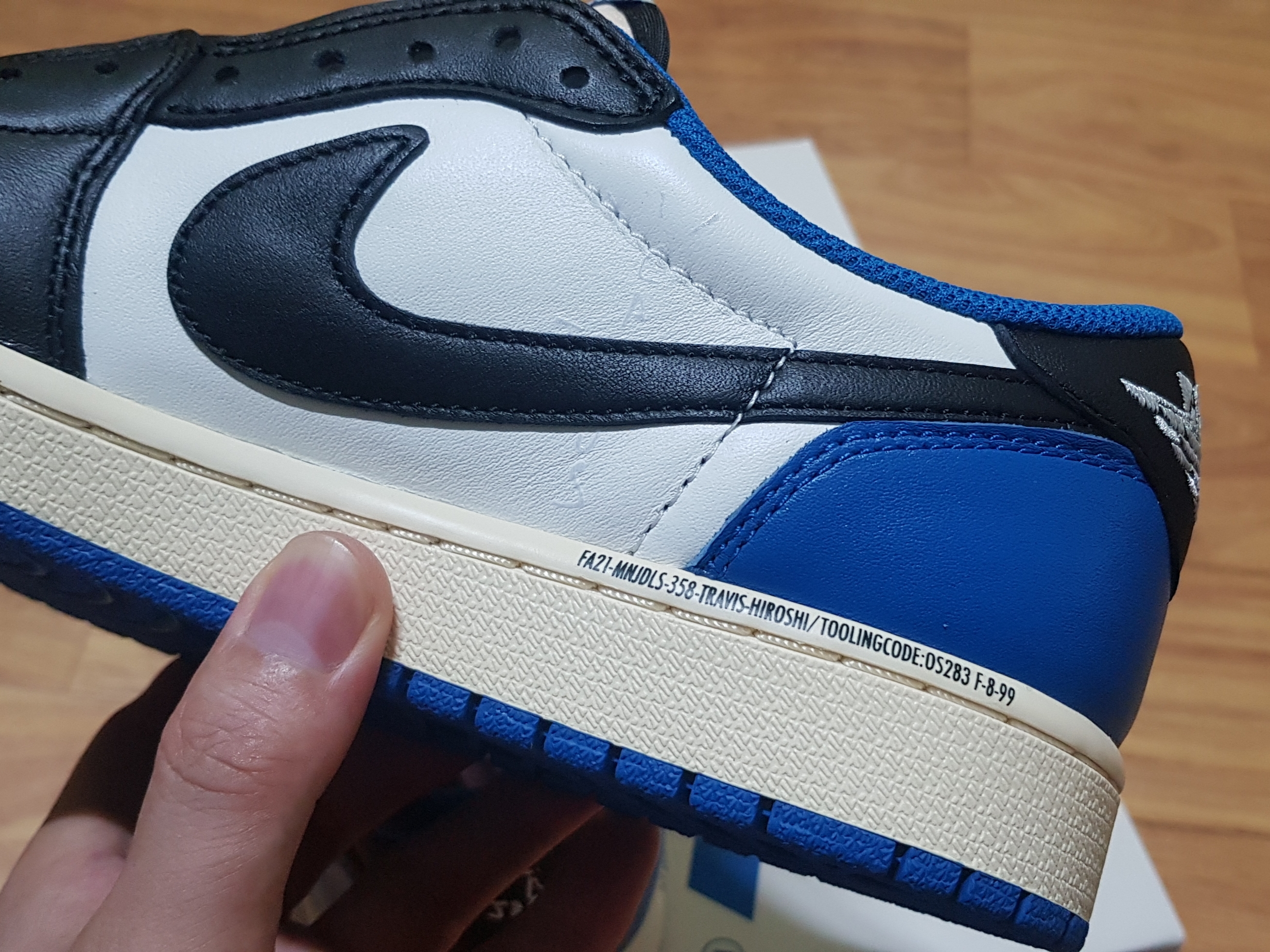 Jordan 1 x Travis Scott x Fragment Retro Low OG SP Military Blue 착용 스타일 - 4