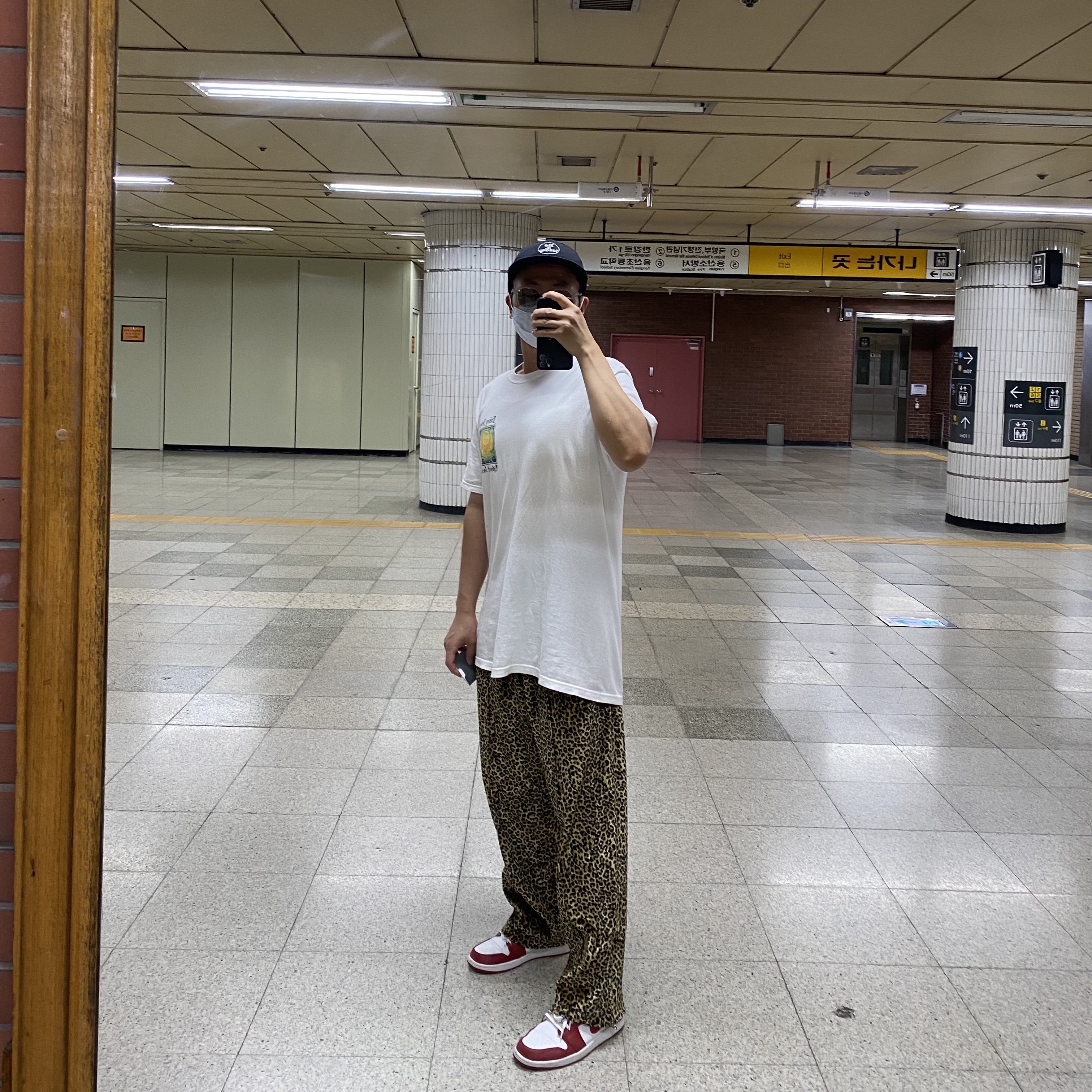 Jordan 1 x Travis Scott x Fragment Retro Low OG SP Military Blue, Jordan 1 Low Gym Red White 착용 스타일 - 1