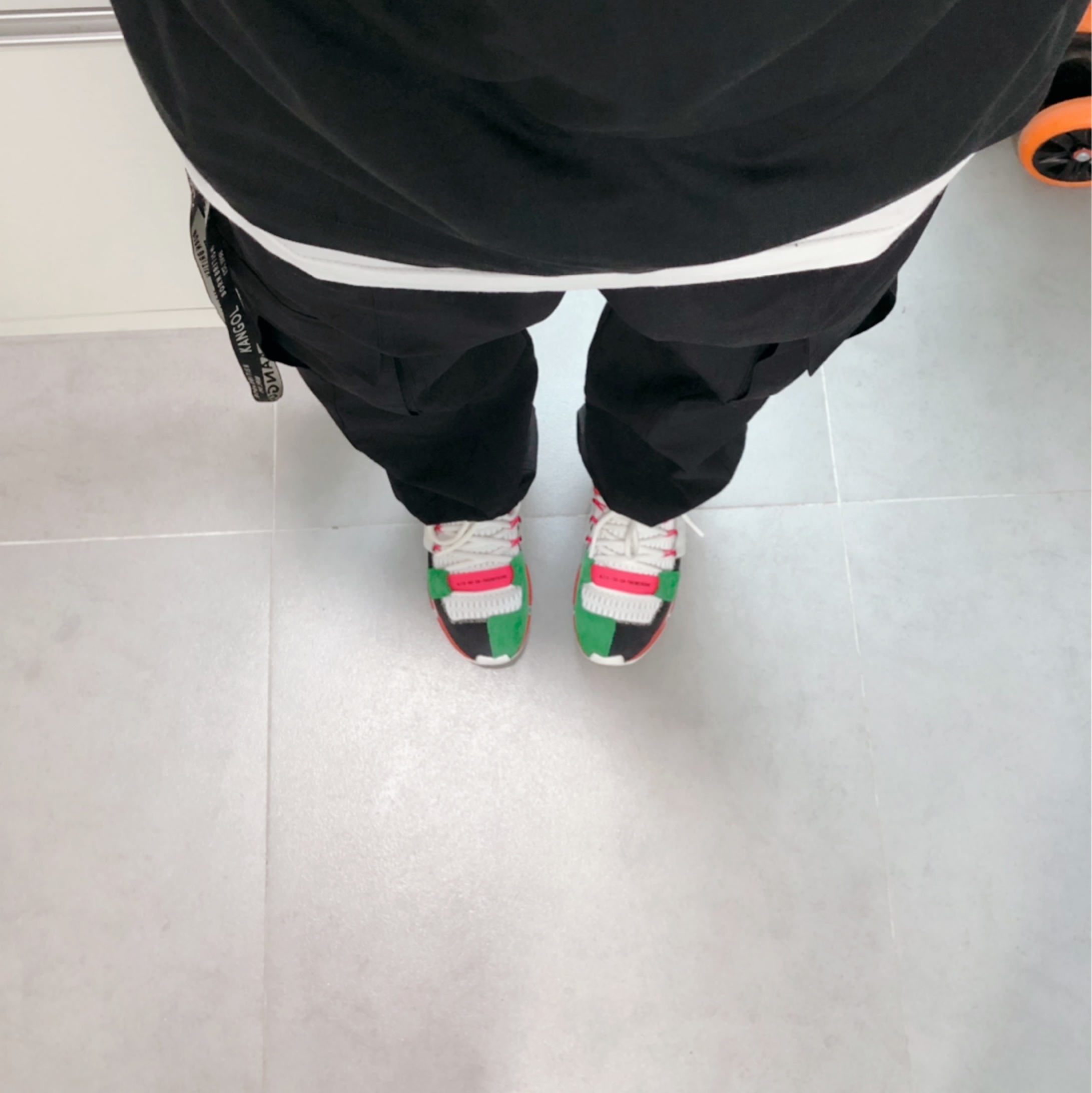 Palace Tri-Ferg Colour Blur T-Shirt Black - 20FW 착용 스타일 - 4