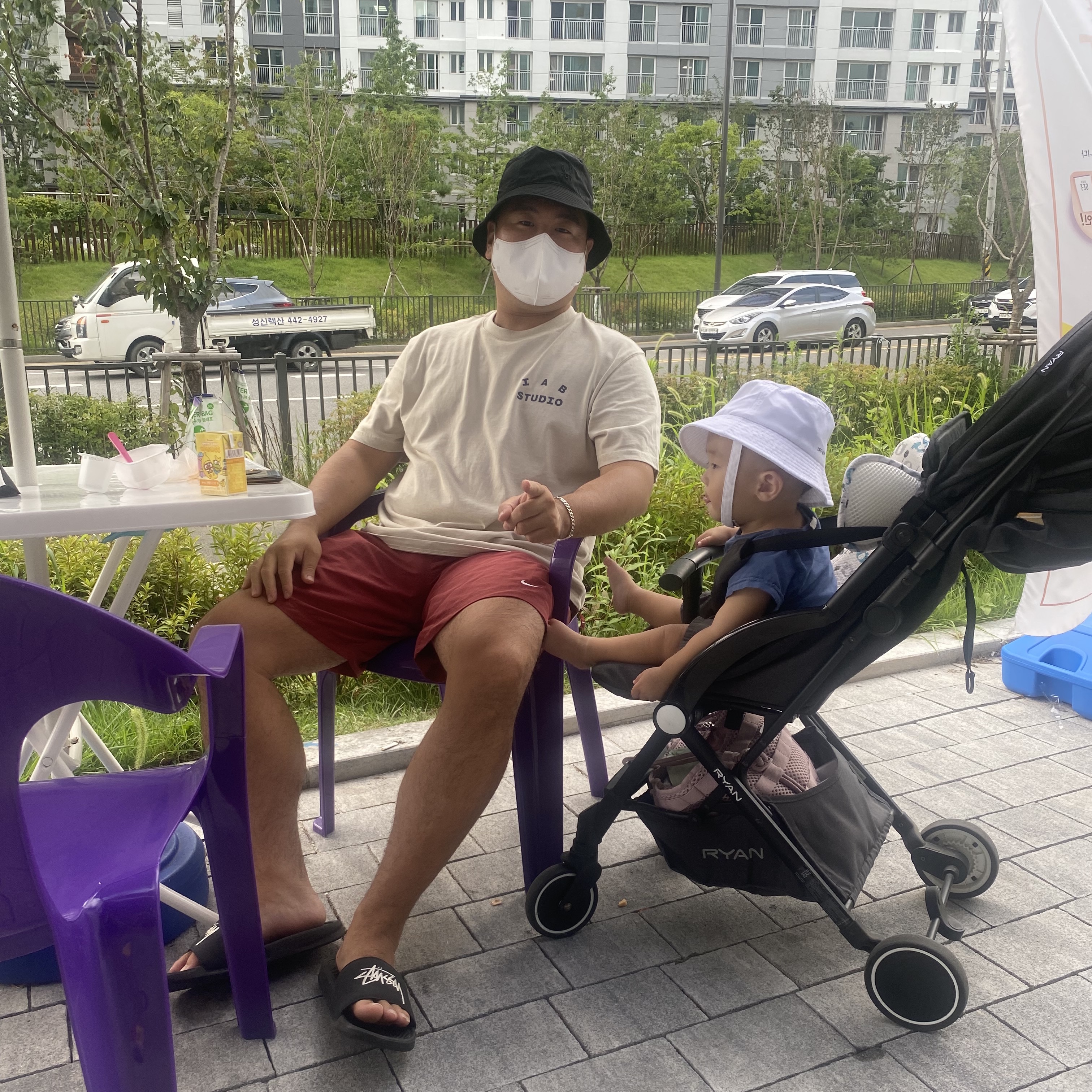 Nike x Stussy Benassi Slide Black, Nike NRG Solo Swoosh Shorts Cedar - Asia 착용 스타일