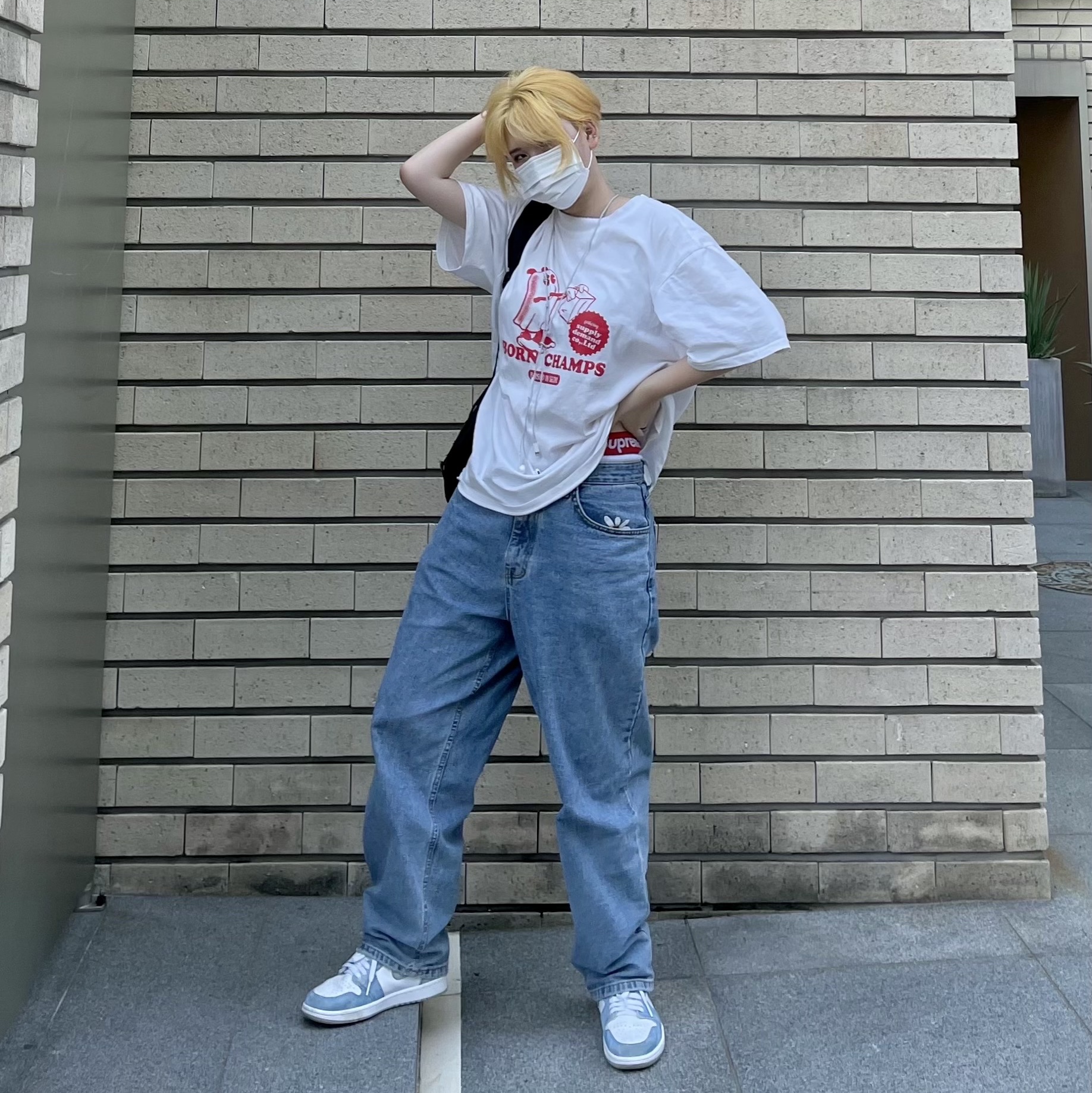 Jordan 1 Retro High OG Hyper Royal, Supreme Hanes Boxer Briefs White (4 Pack) 착용 스타일