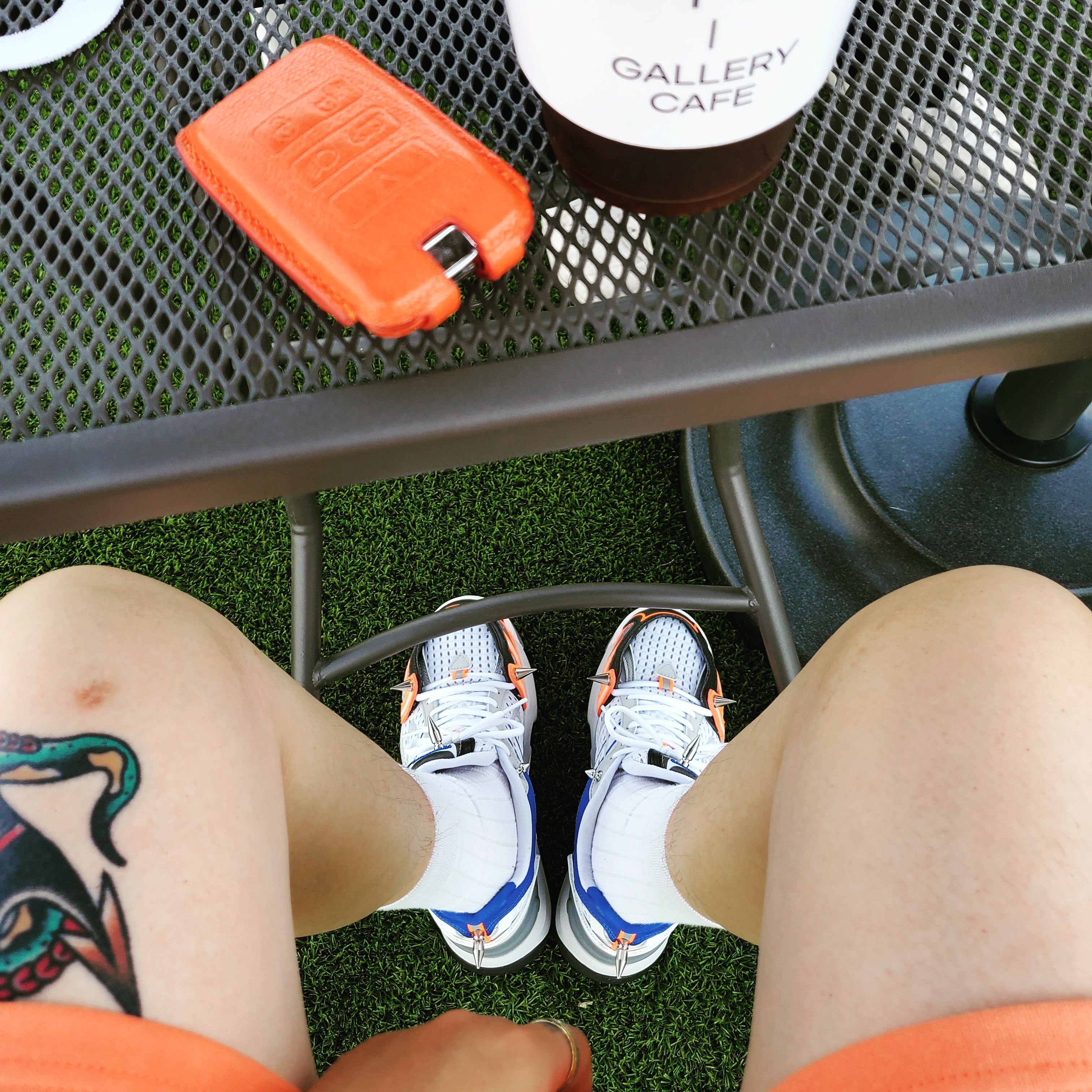 Reebok x Vetements Spike Runner 400 Royal Orange 착용 스타일