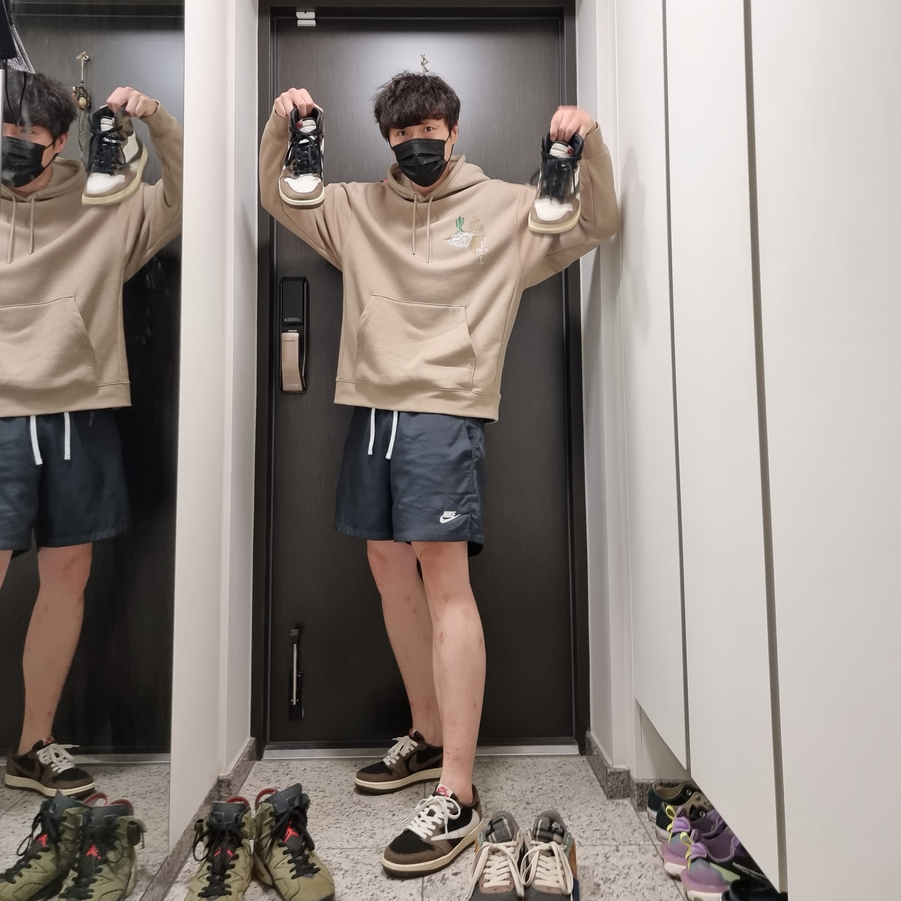 Jordan 1 x Travis Scott Retro High OG SP Mocha, Jordan 6 x Travis Scott Retro Olive 착용 스타일