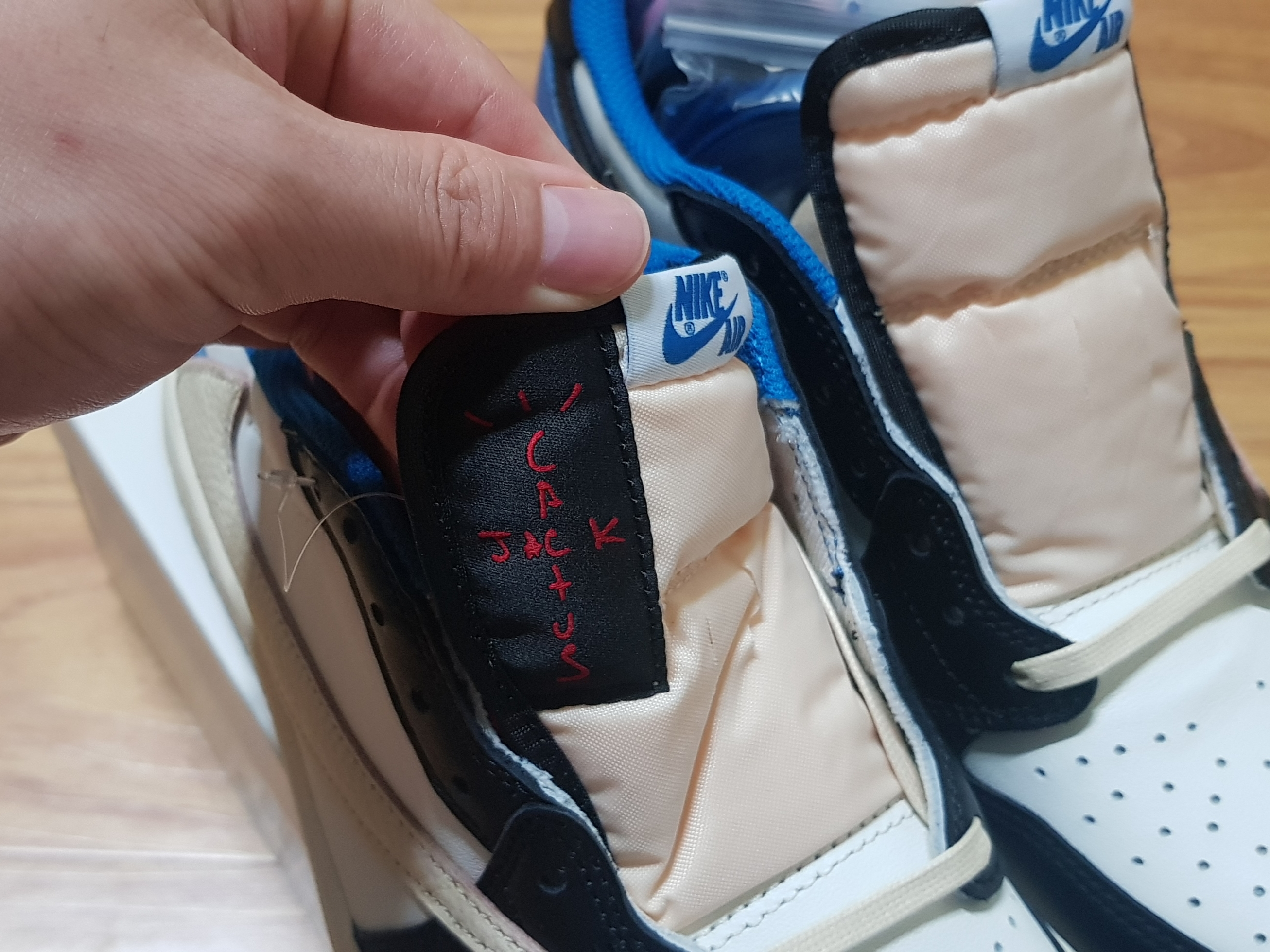 Jordan 1 x Travis Scott x Fragment Retro Low OG SP Military Blue 착용 스타일 - 2