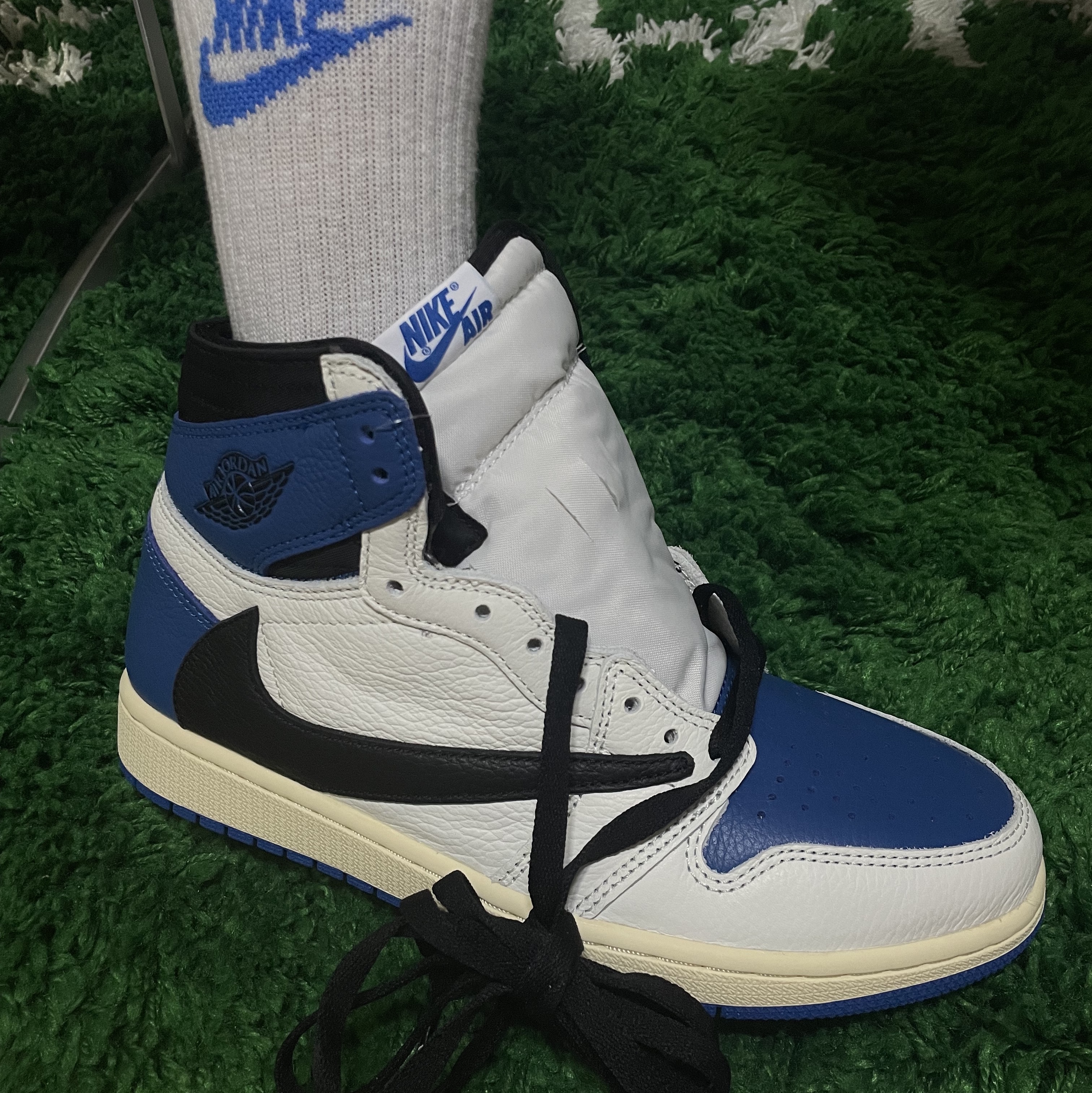 Jordan 1 x Travis Scott x Fragment Retro High OG SP Military Blue 착용 스타일